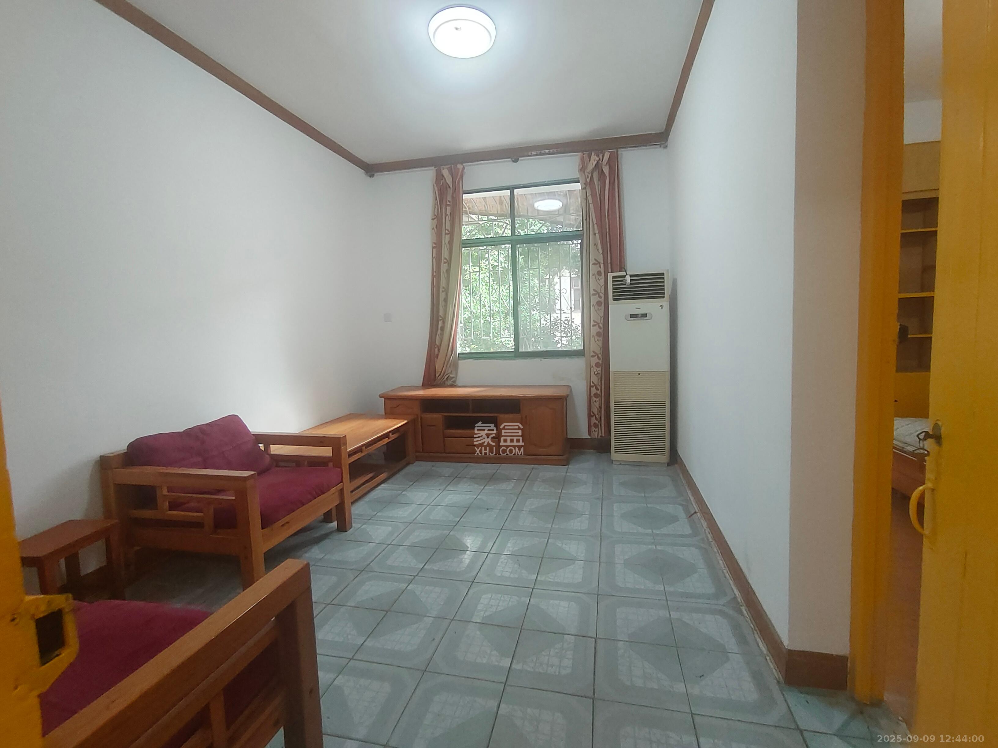 梅岭村 3室2厅1卫 2100.0元/月 梅岭村 3室2厅1卫 2100.0元/月室内图