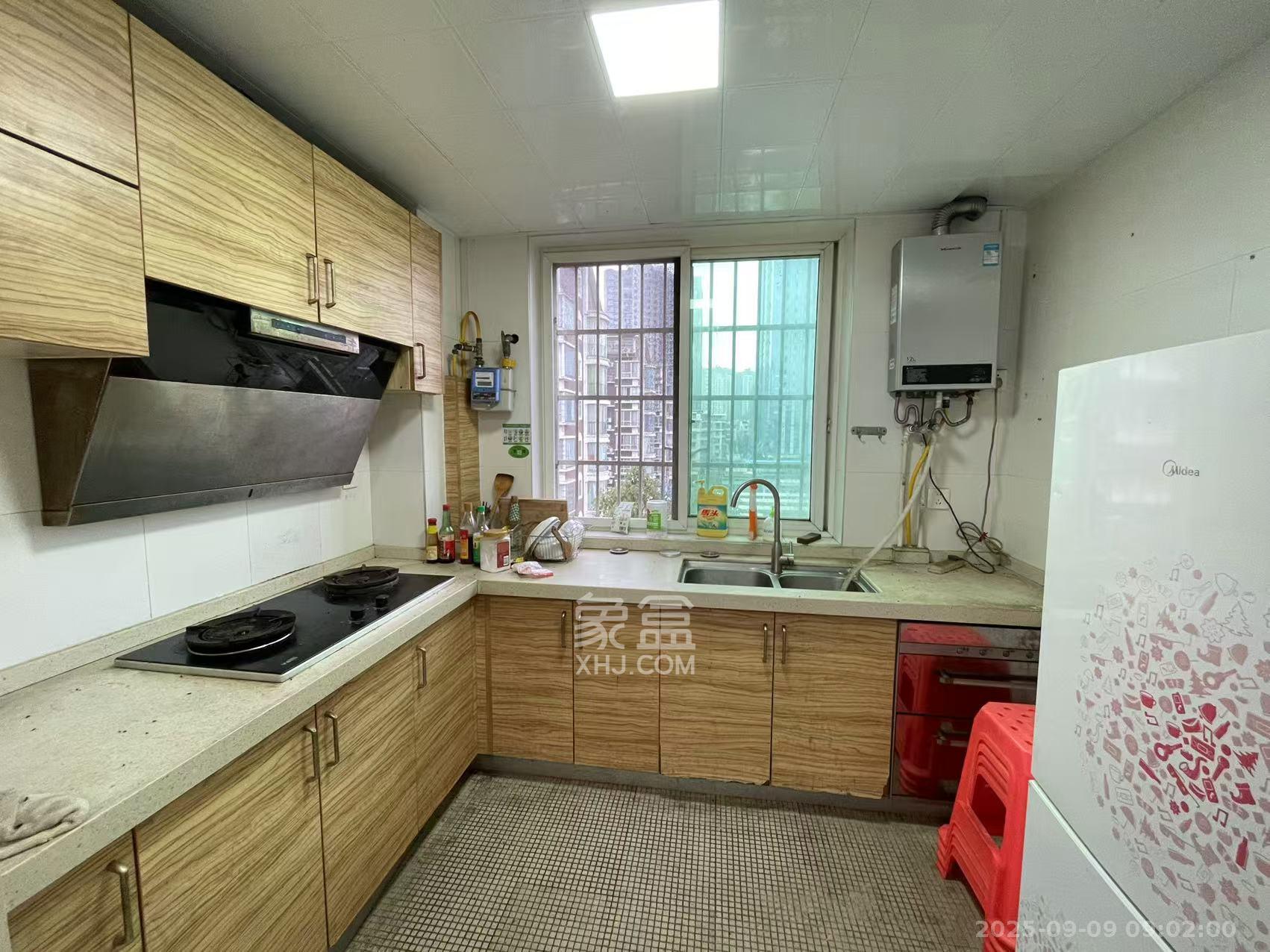 马王堆商贸城  3室2厅2卫    2000.0元/月室内图