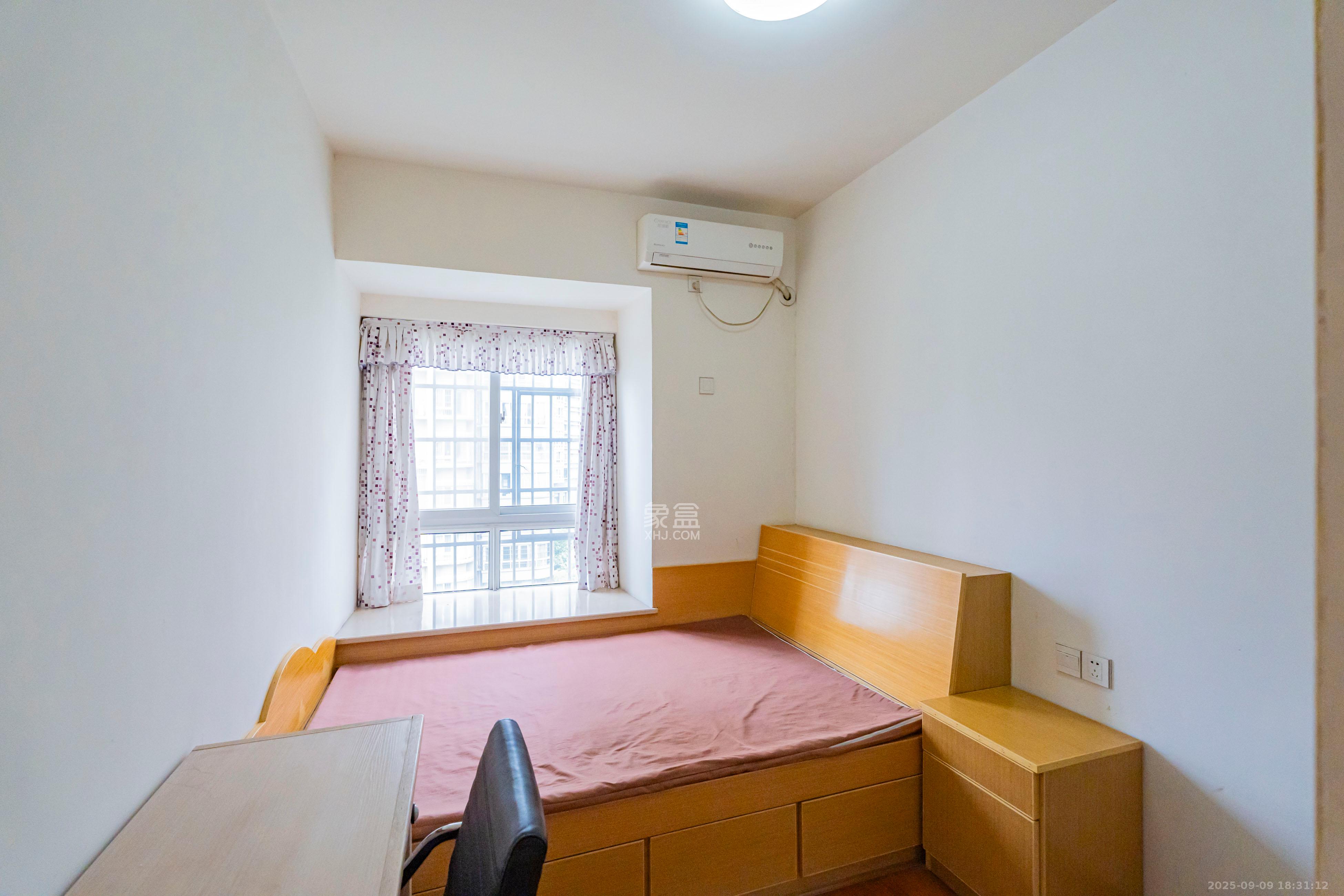 月湖兰庭  3室2厅2卫    100.0万卧室