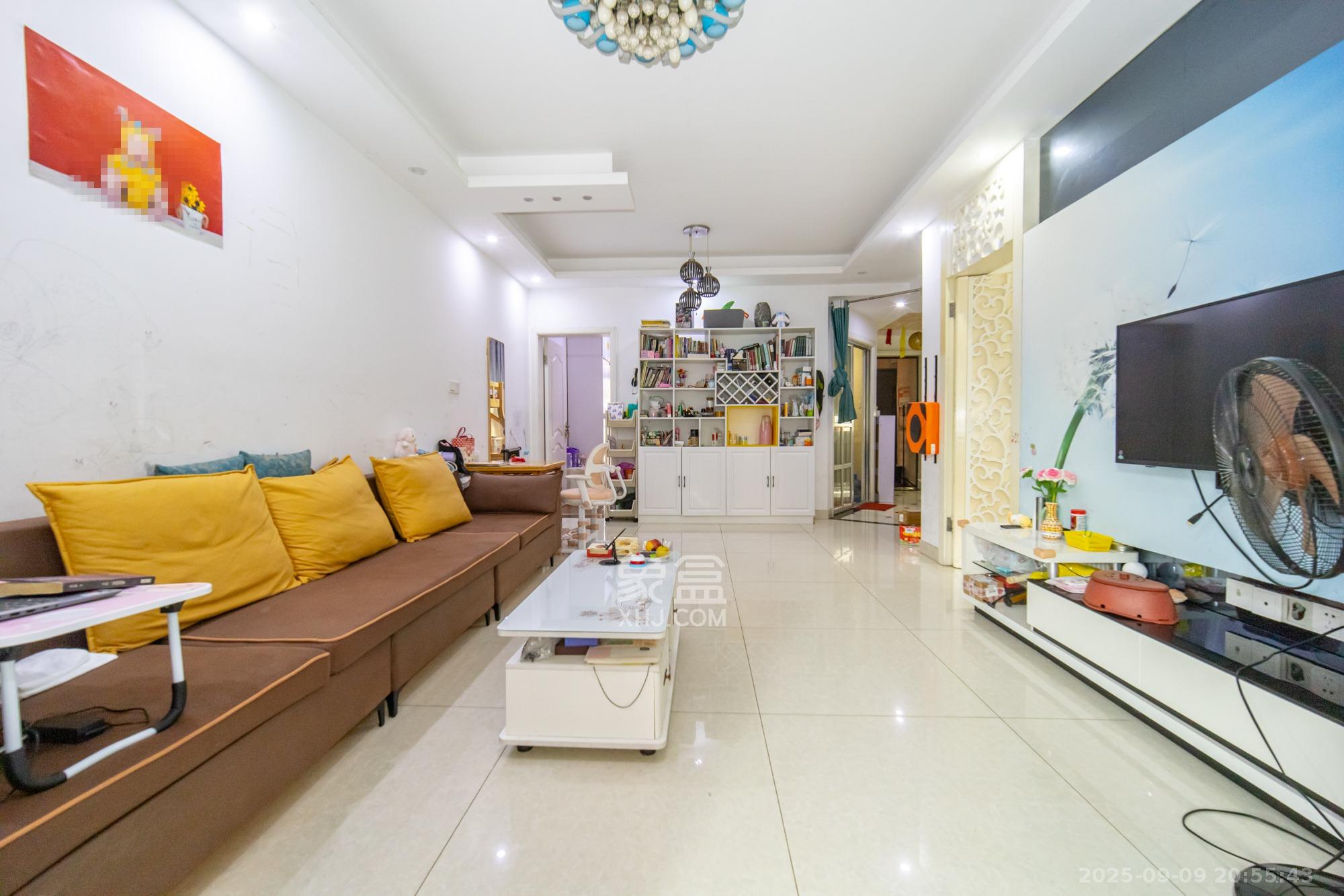 三一街区  3室2厅1卫    53.8万客厅