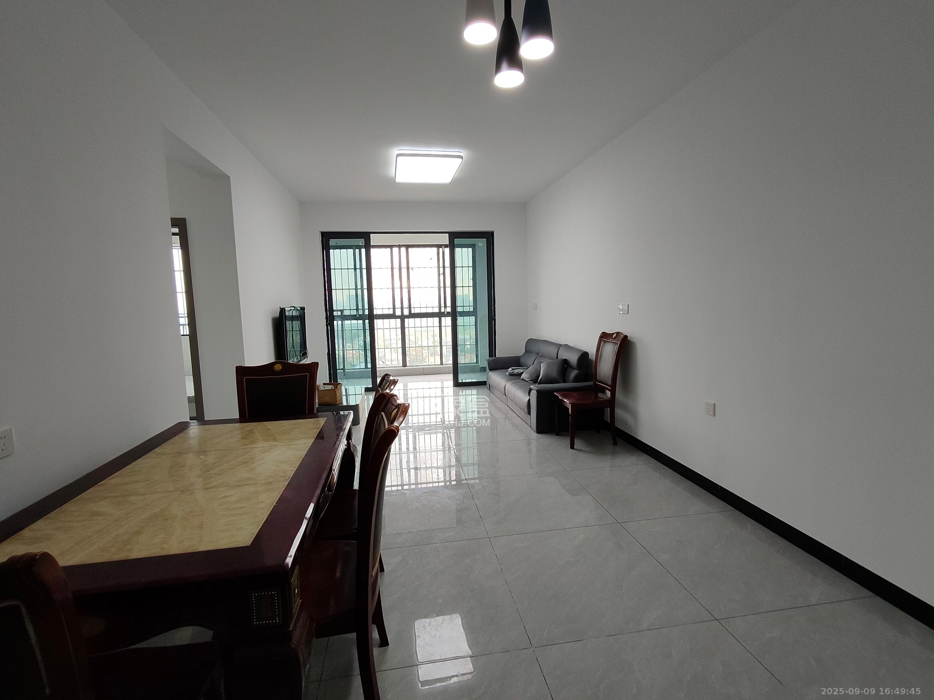 紫华郡 3室2厅2卫 2200.0元/月 紫华郡 3室2厅2卫 2200.0元/月室内图