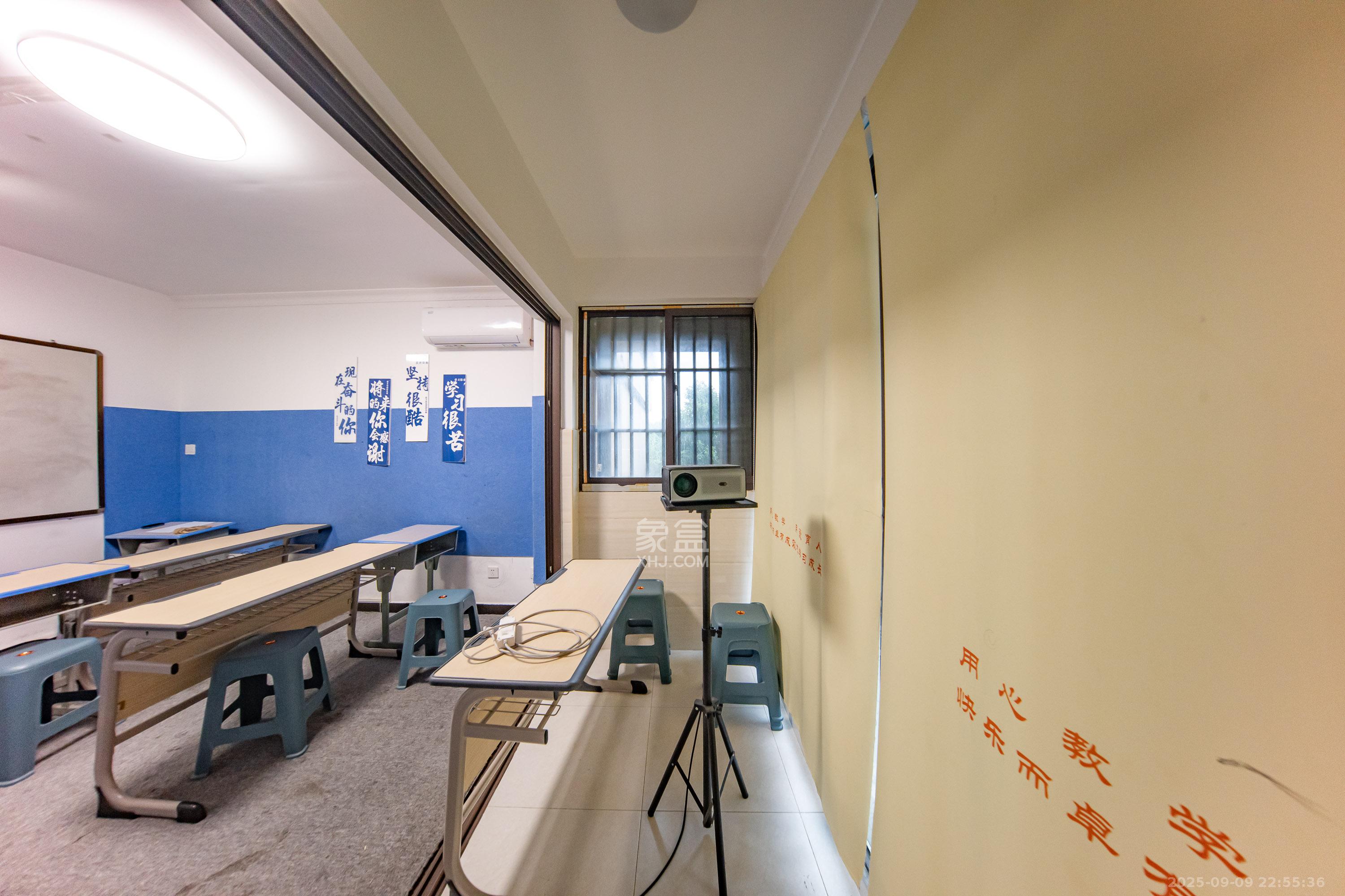 华润橡树湾 4室2厅2卫 90.0万 华润橡树湾 4室2厅2卫 90.0万阳台