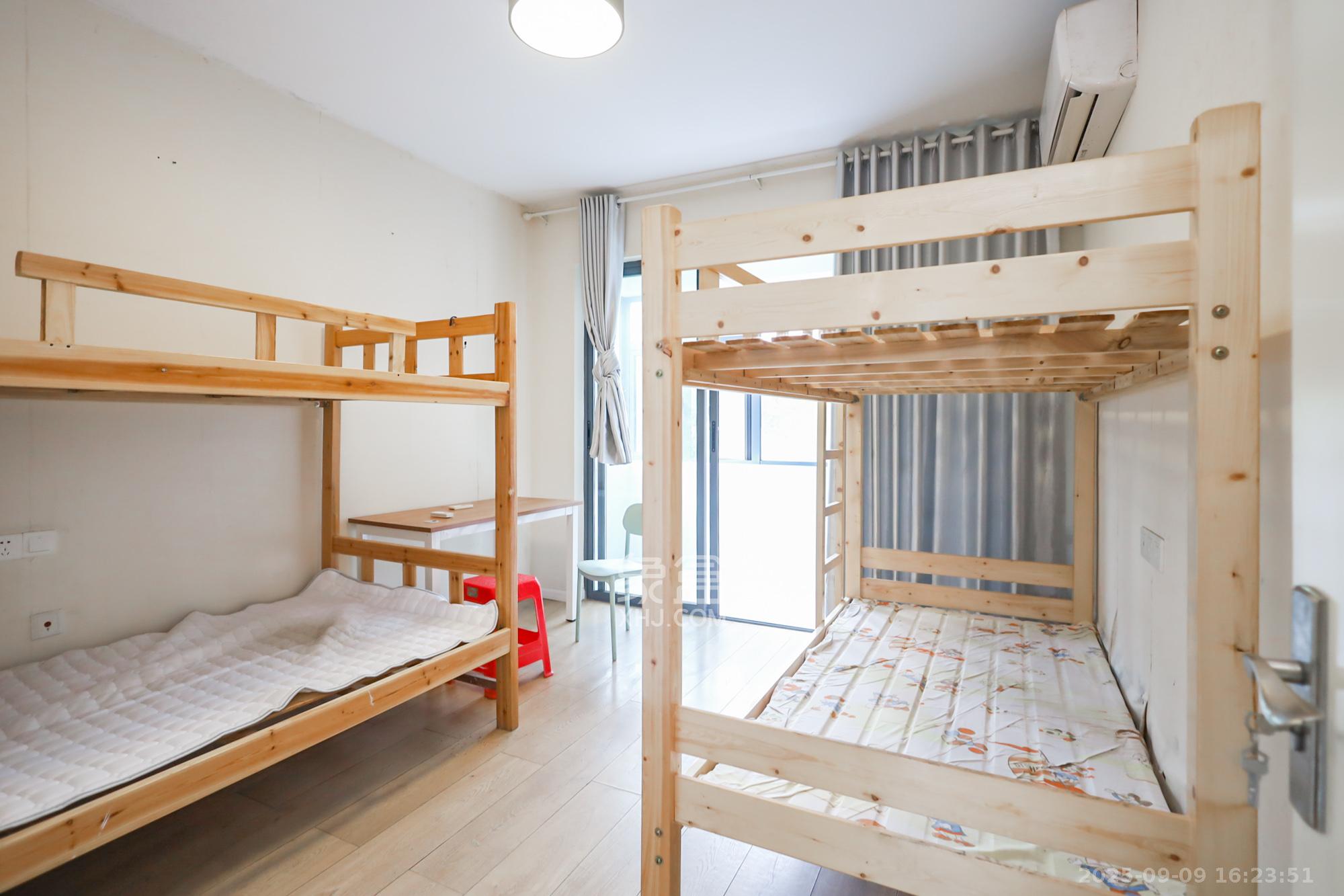 蓝光雍锦阁 3室2厅2卫 136.0万 蓝光雍锦阁 3室2厅2卫 136.0万卧室