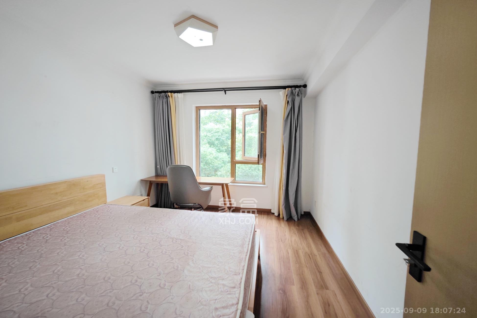 鸿铭中心  3室2厅2卫    188.0万 鸿铭中心  3室2厅2卫    188.0万卧室