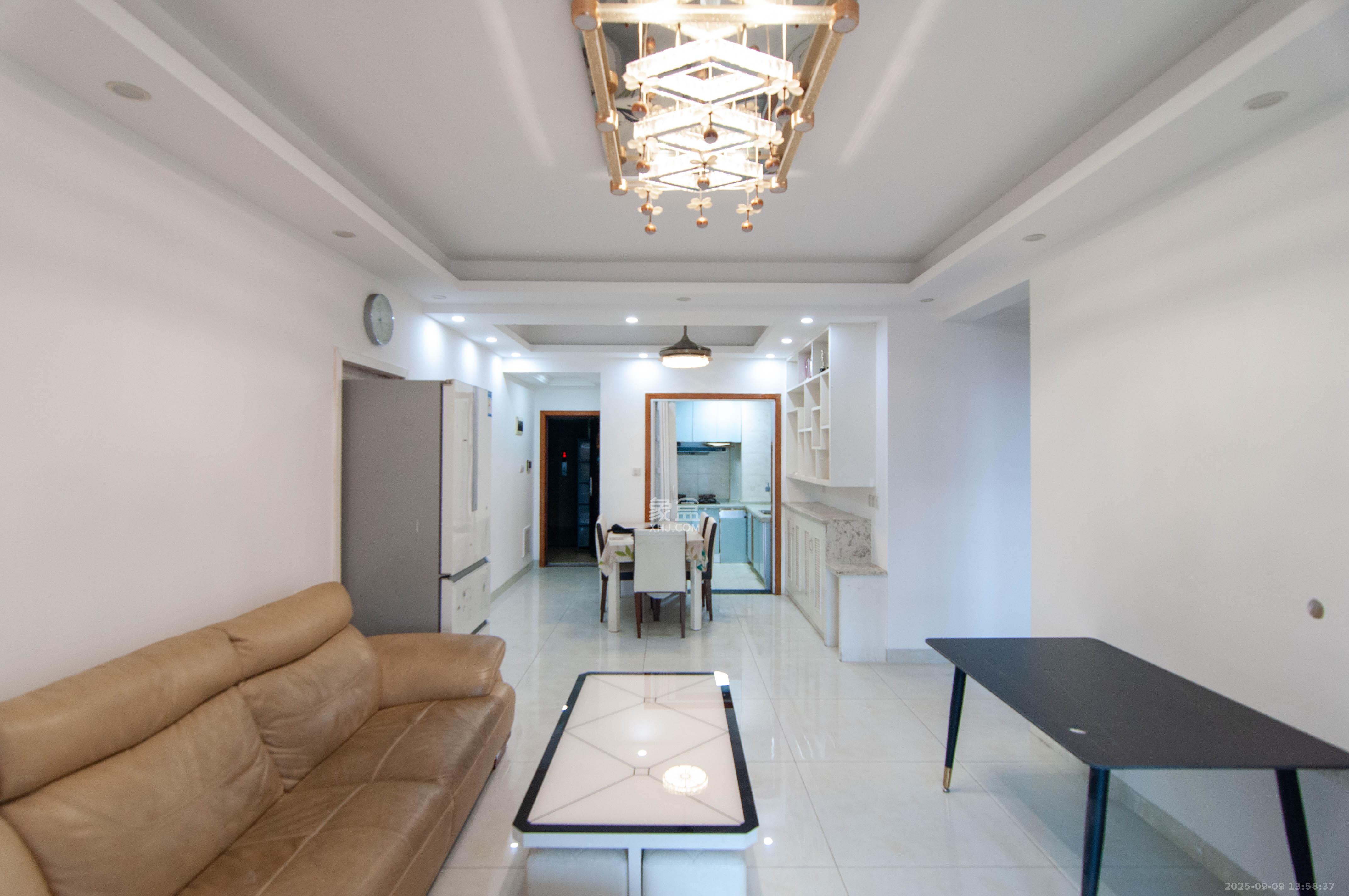 红星紫檀溪苑  3室2厅1卫    83.0万 红星紫檀溪苑  3室2厅1卫    83.0万客厅