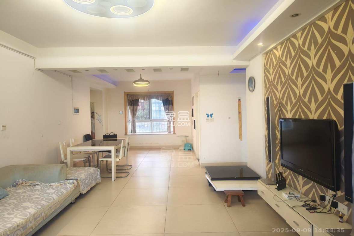 小城故事康逸名城 3室2厅2卫 1500.0元/月 小城故事康逸名城 3室2厅2卫 1500.0元/月室内图