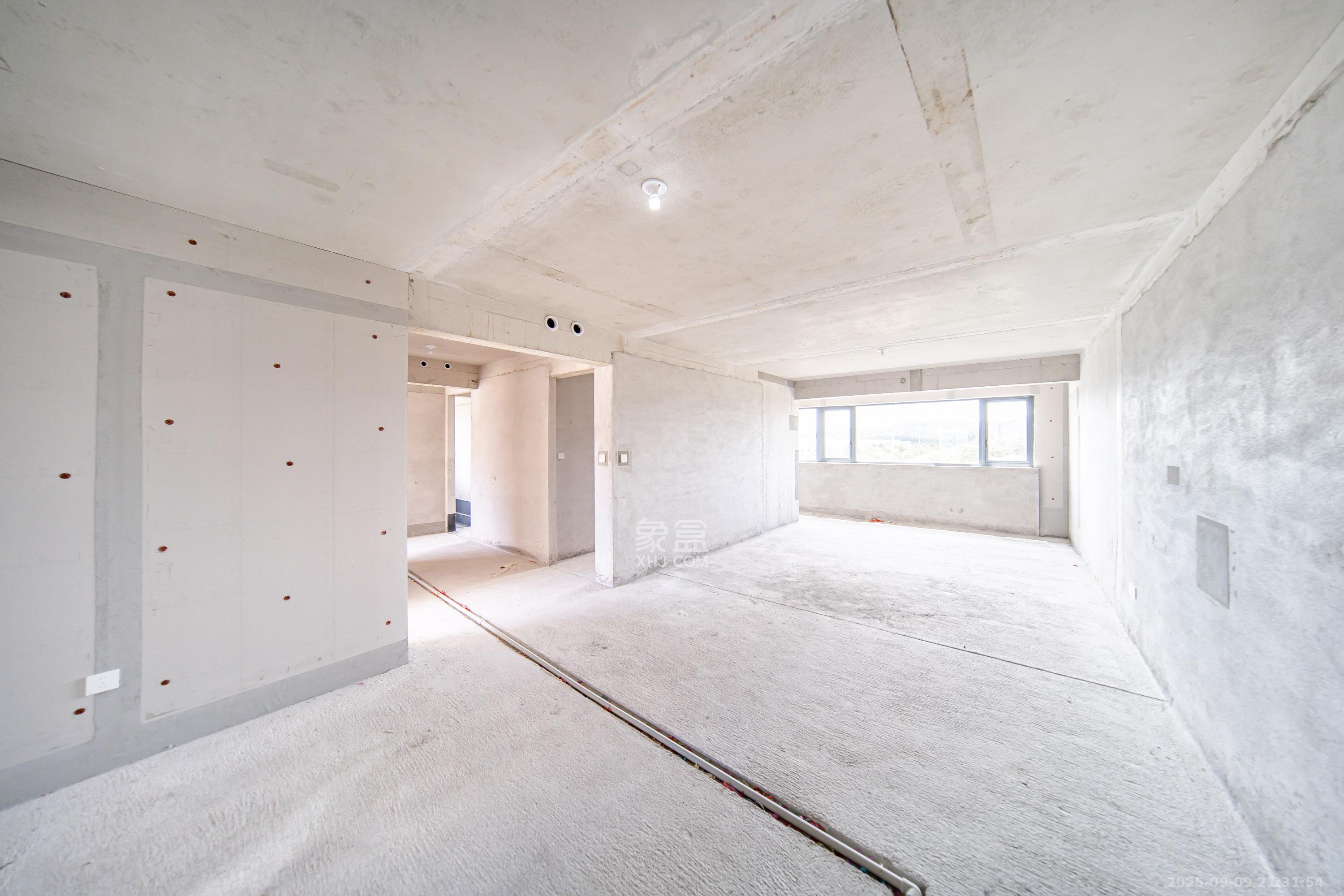 中建钰山湖  4室2厅2卫   210.00万客厅