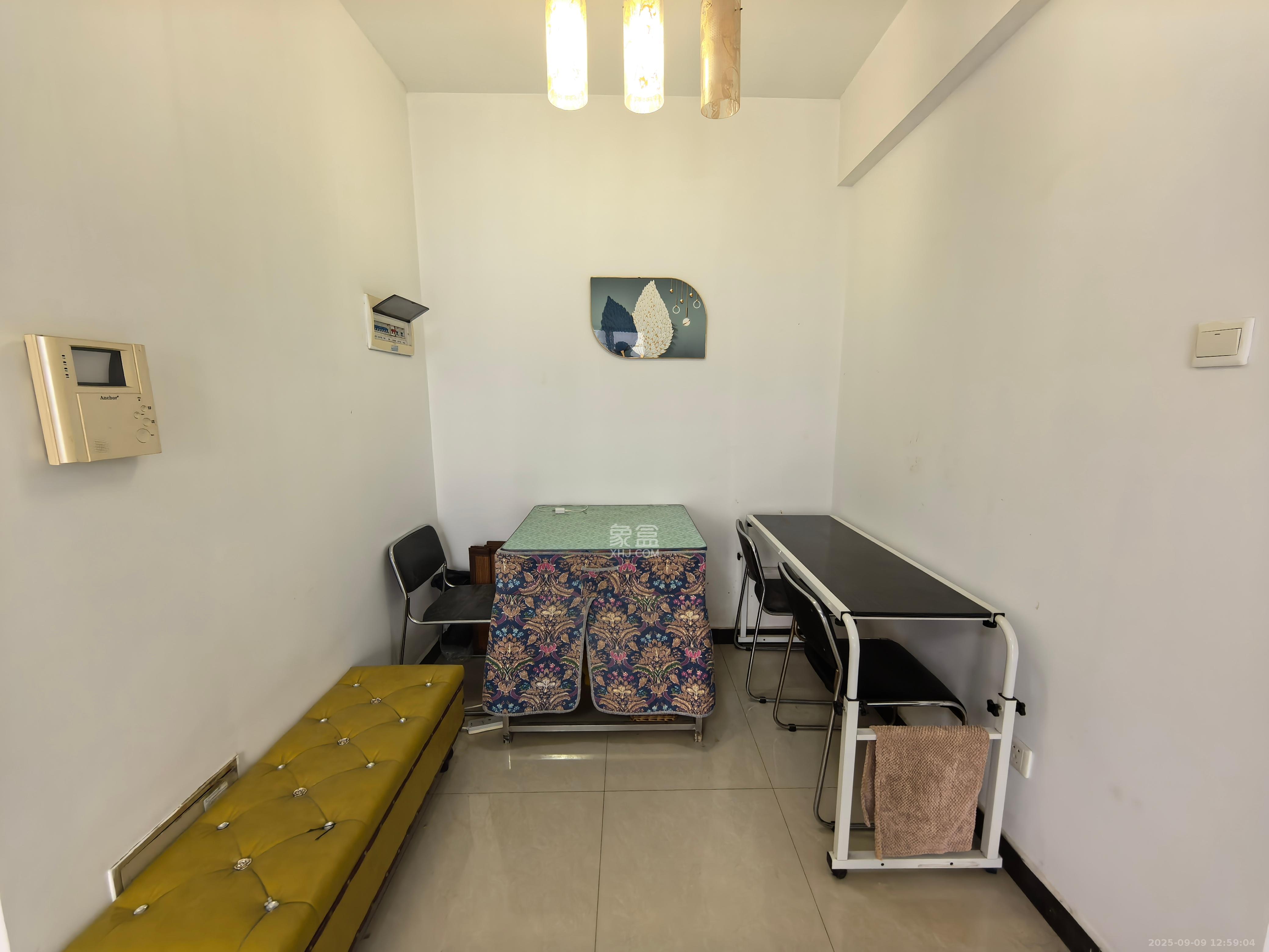 中城丽景香山园  2室2厅1卫    2200.0元/月室内图