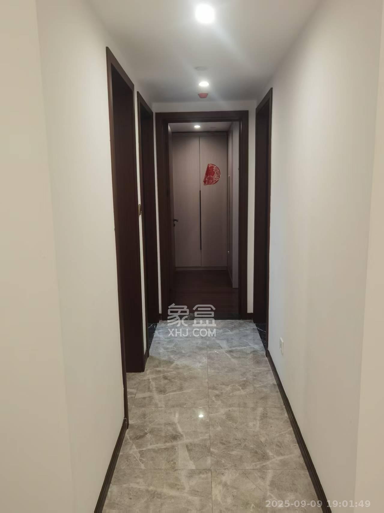 绿地长沙城际空间站(绿地新里佳苑) 3室2厅2卫 3500.0元/月 绿地长沙城际空间站(绿地新里佳苑) 3室2厅2卫 3500.0元/月室内图