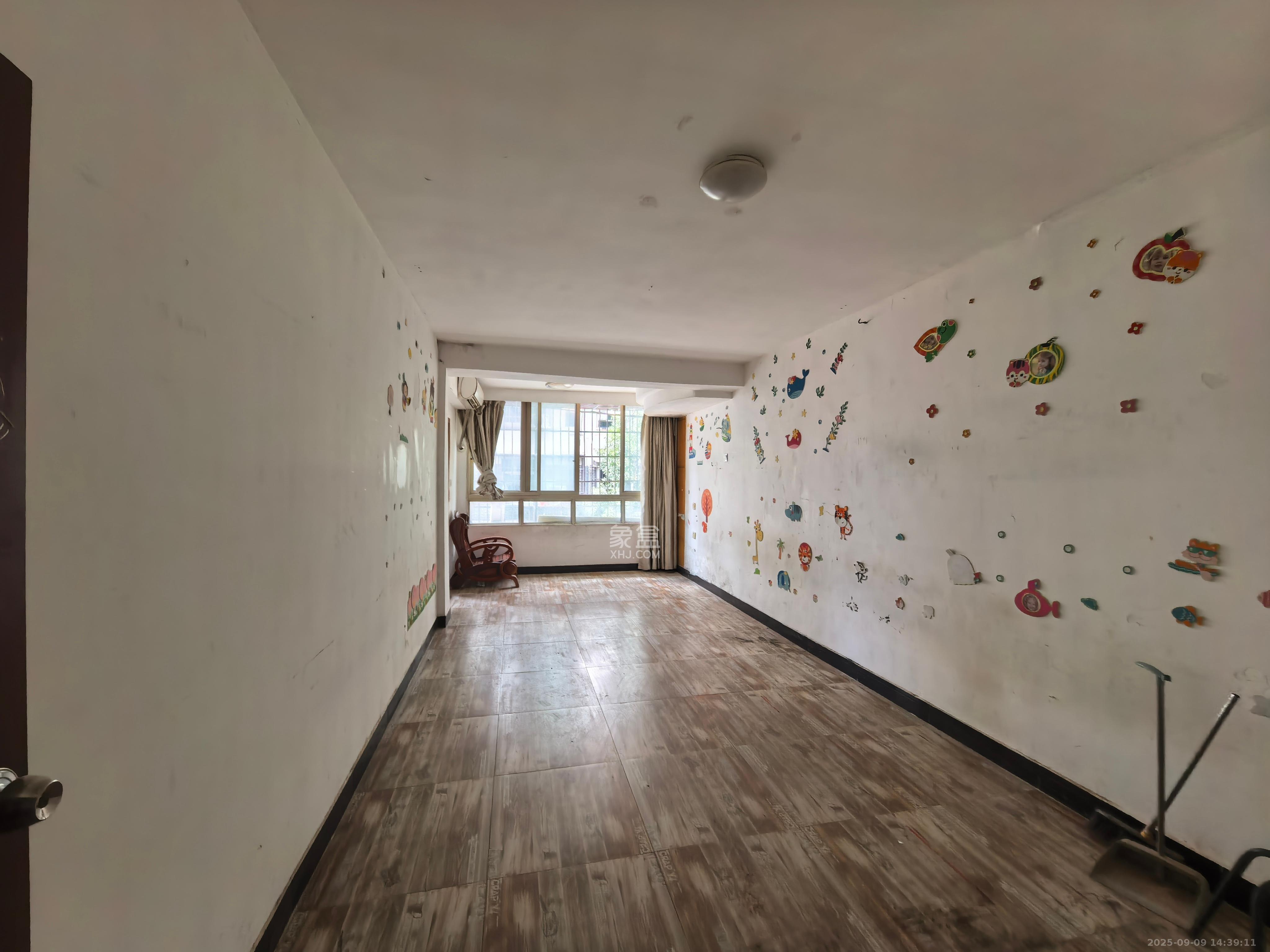 燕山街社区  2室1厅1卫    2000.0元/月室内图