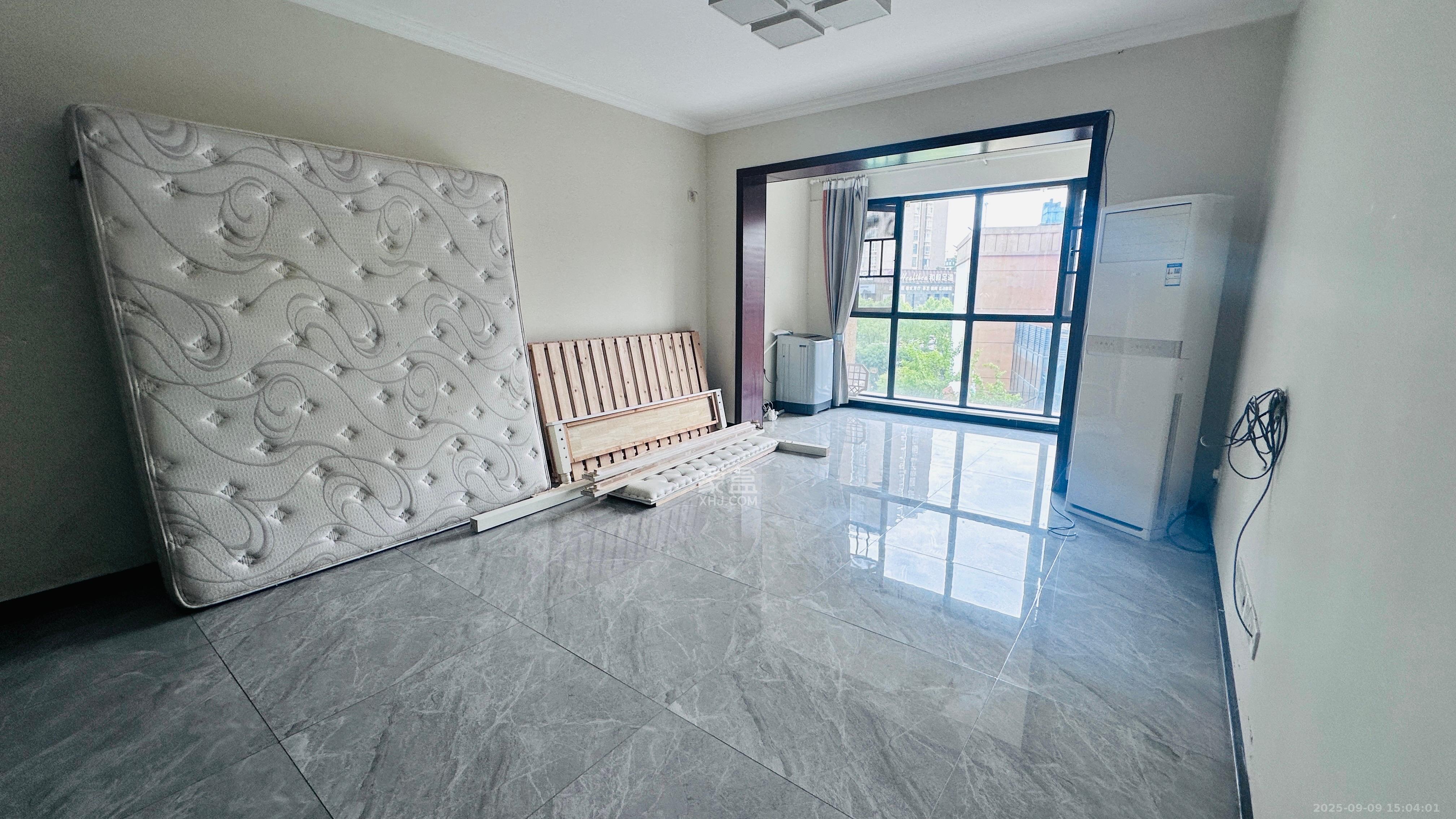 半山壹号 3室2厅1卫 2700.0元/月 半山壹号 3室2厅1卫 2700.0元/月室内图