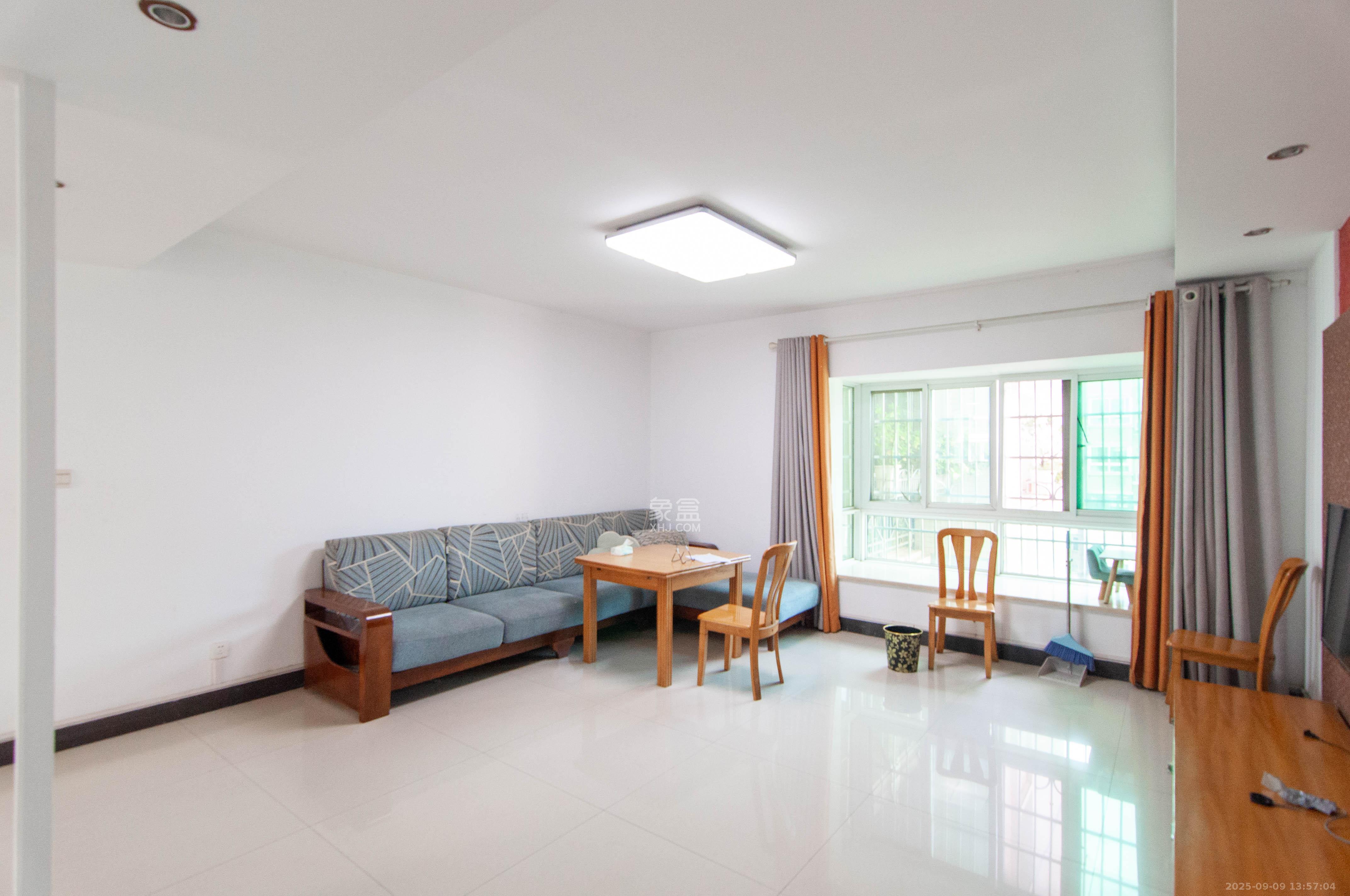 格林星城  3室2厅1卫    105.0万客厅