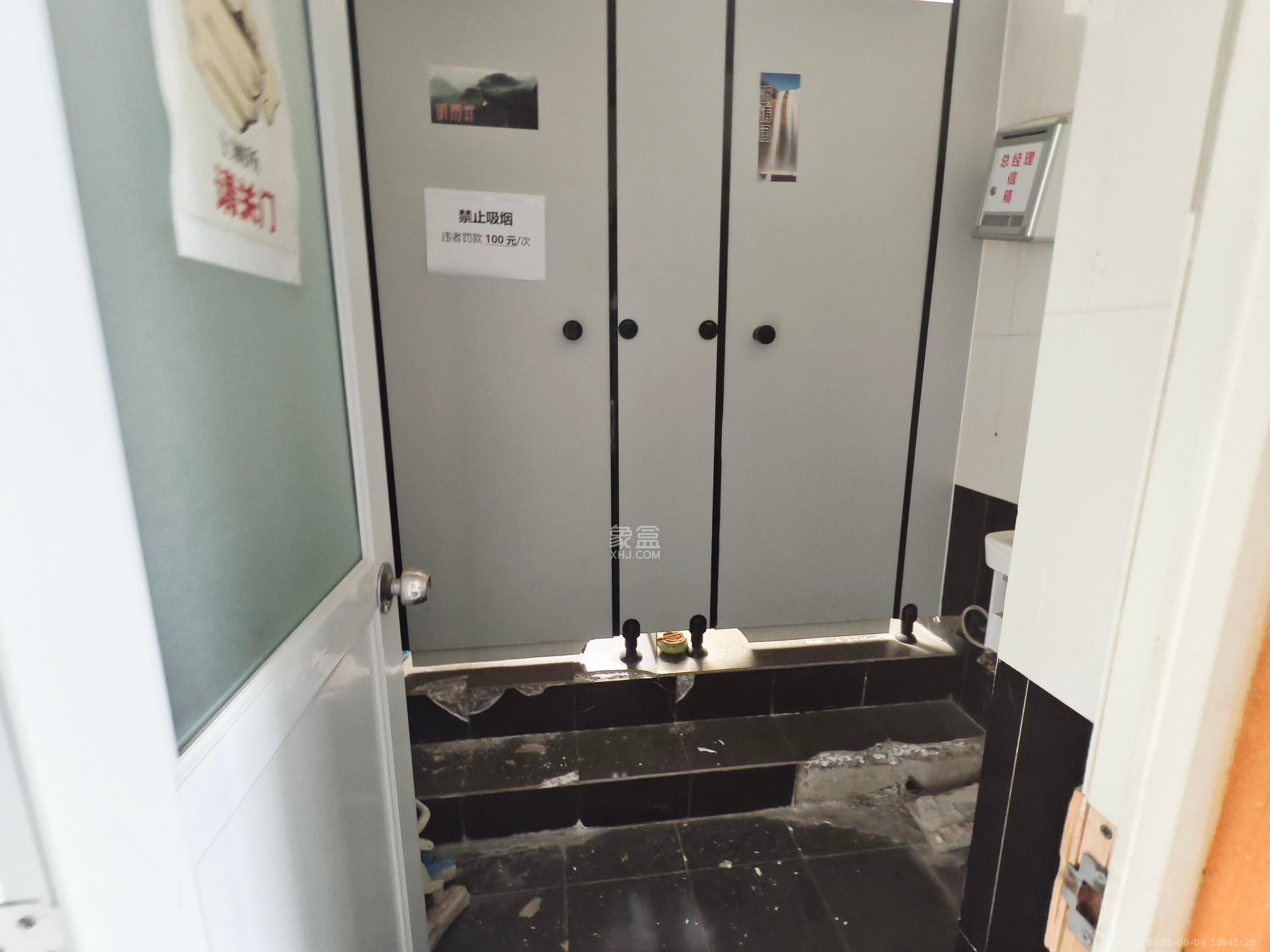 都市阳光大厦 6室2厅2卫 3700.0元/月 都市阳光大厦 6室2厅2卫 3700.0元/月室内图