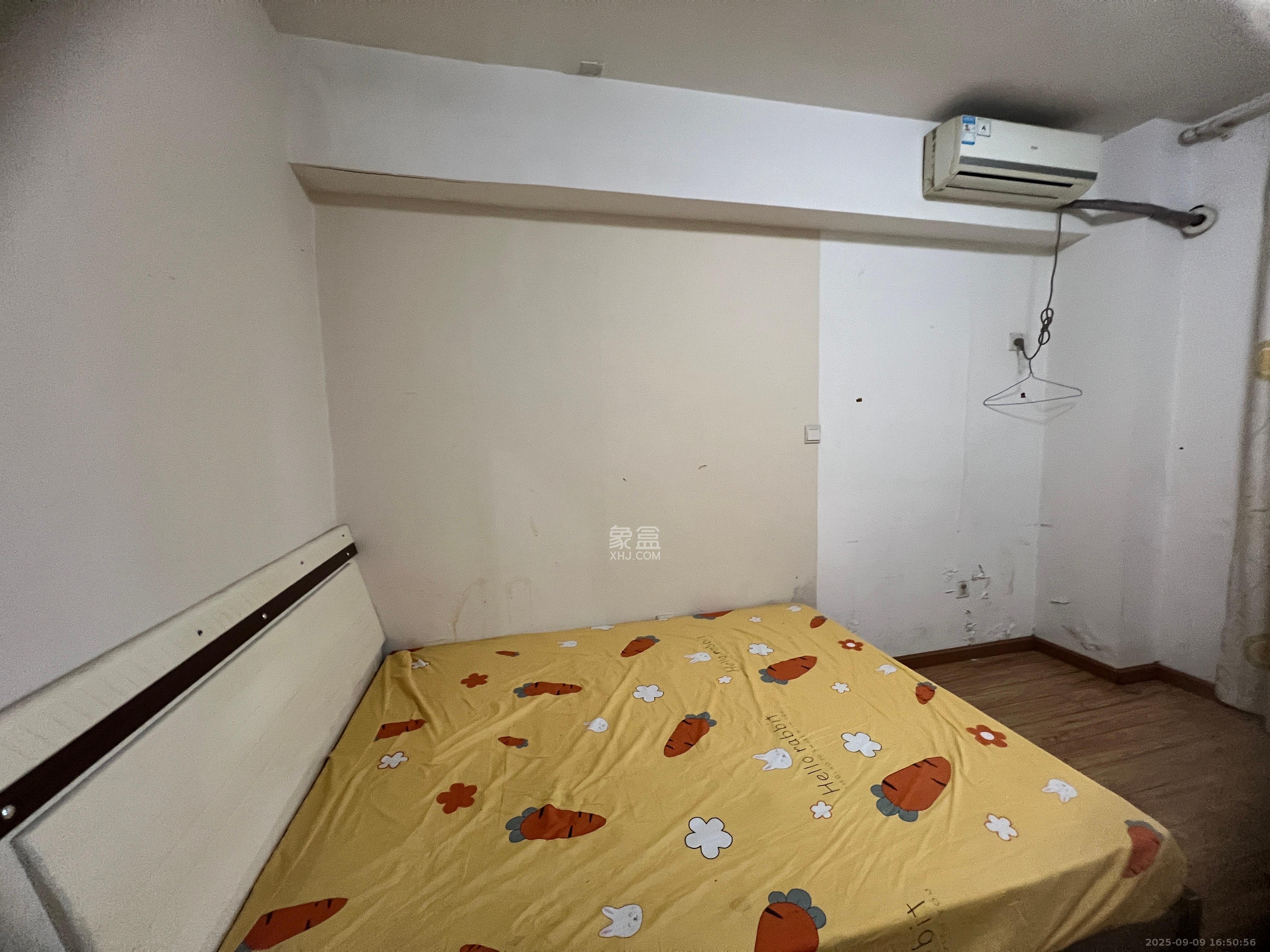 南明苑西区 4室2厅1卫 2700.0元/月 南明苑西区 4室2厅1卫 2700.0元/月室内图