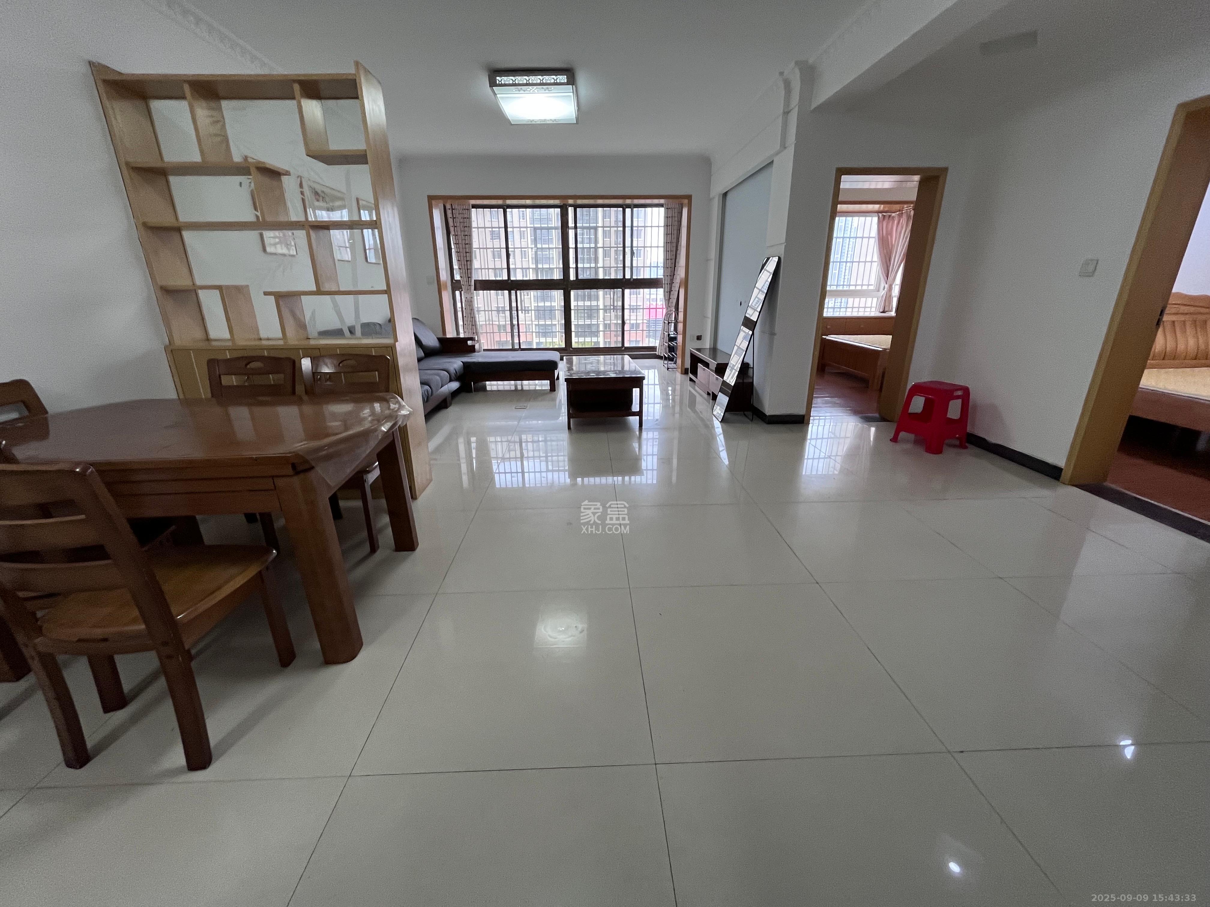 和润园一、二期 3室2厅1卫 1900.0元/月 和润园一、二期 3室2厅1卫 1900.0元/月室内图