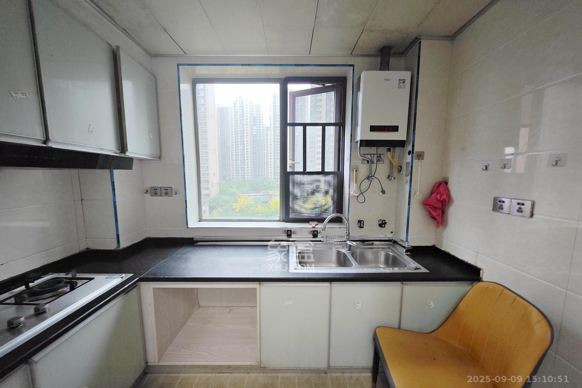 新城新世界一二三期 3室2厅1卫 87.0万 新城新世界一二三期 3室2厅1卫 87.0万厨房