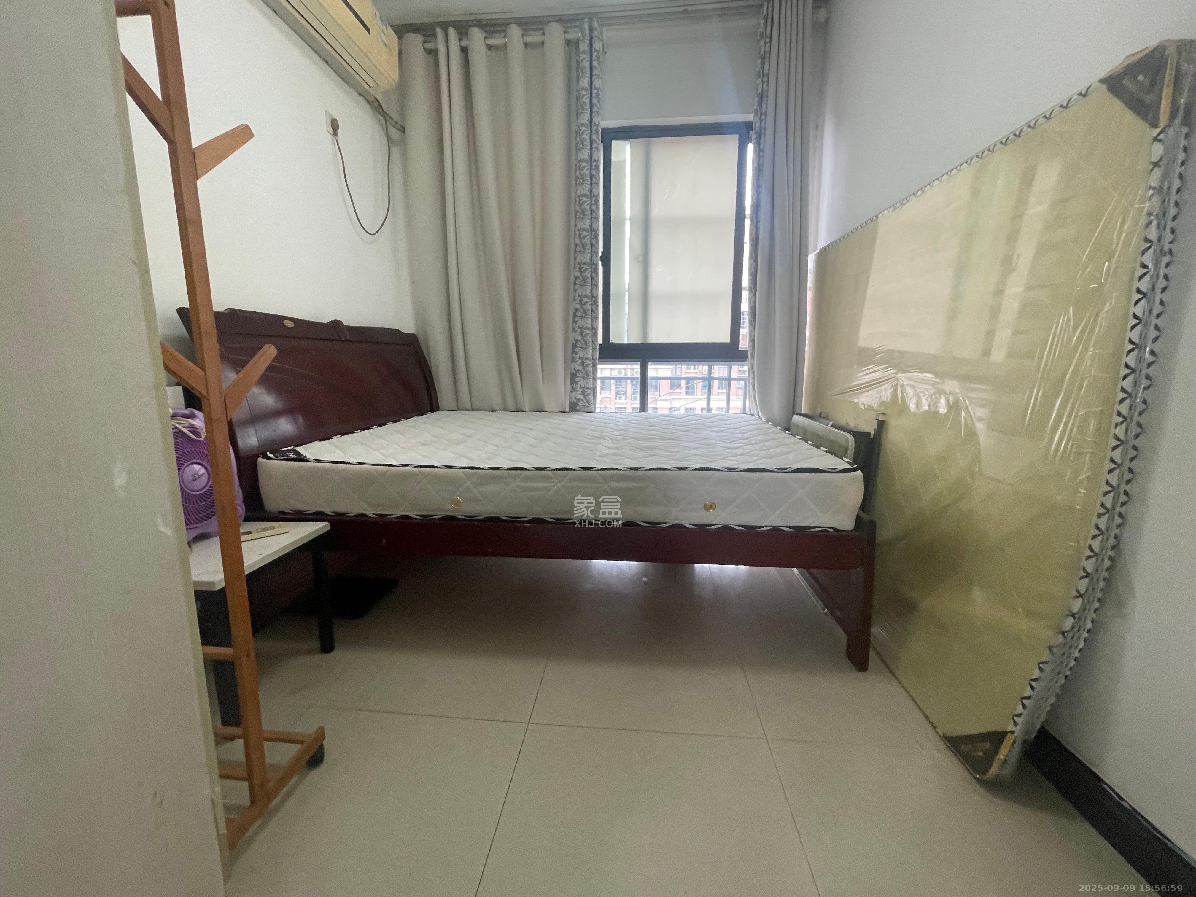 华润凤凰城一期  3室2厅1卫    1600.0元/月室内图