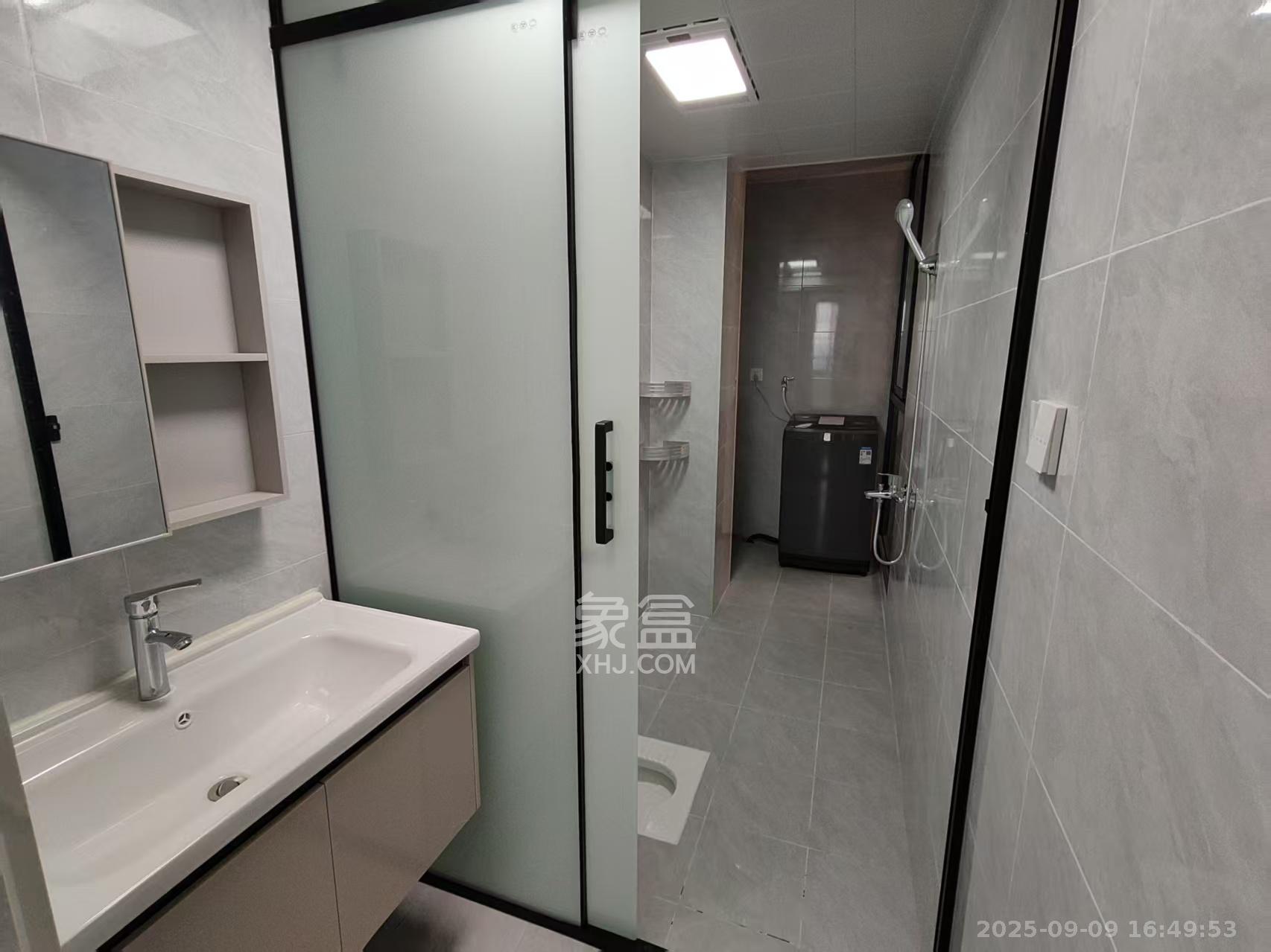 紫华郡 3室2厅2卫 2200.0元/月 紫华郡 3室2厅2卫 2200.0元/月室内图