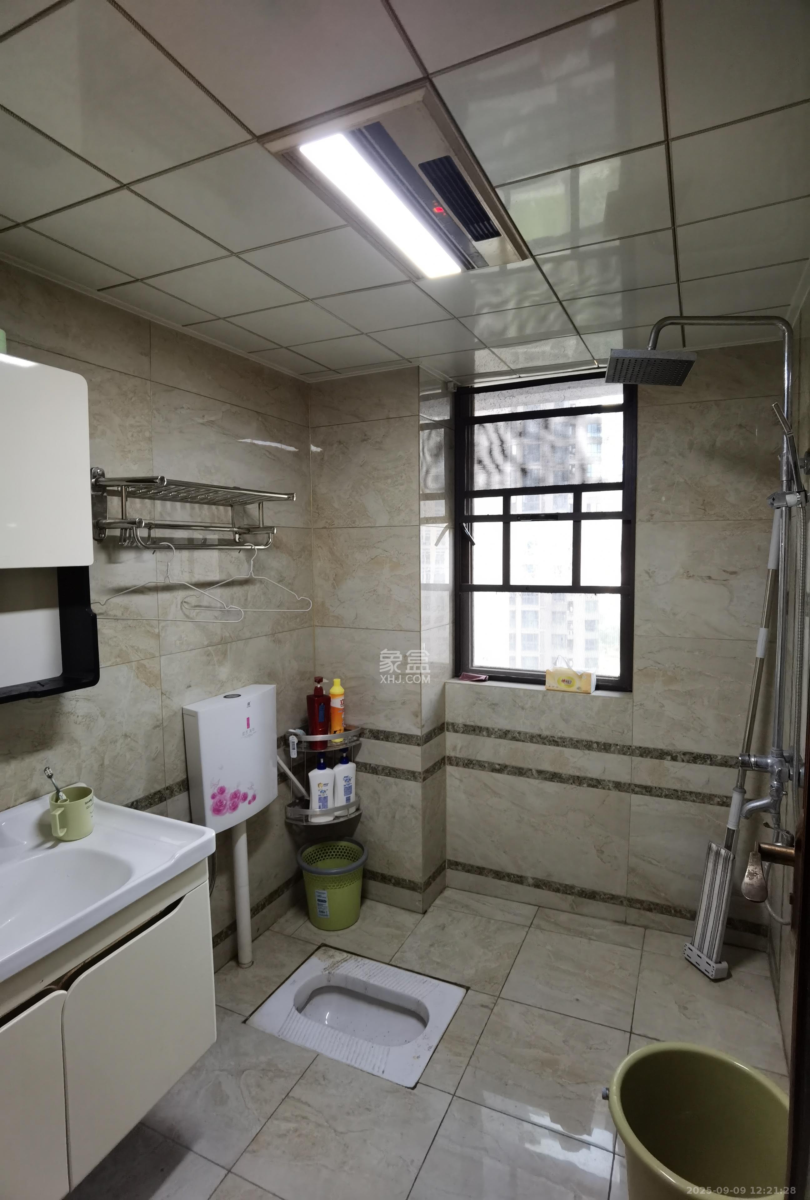 紫鑫御湖湾  4室2厅2卫    3000.0元/月室内图