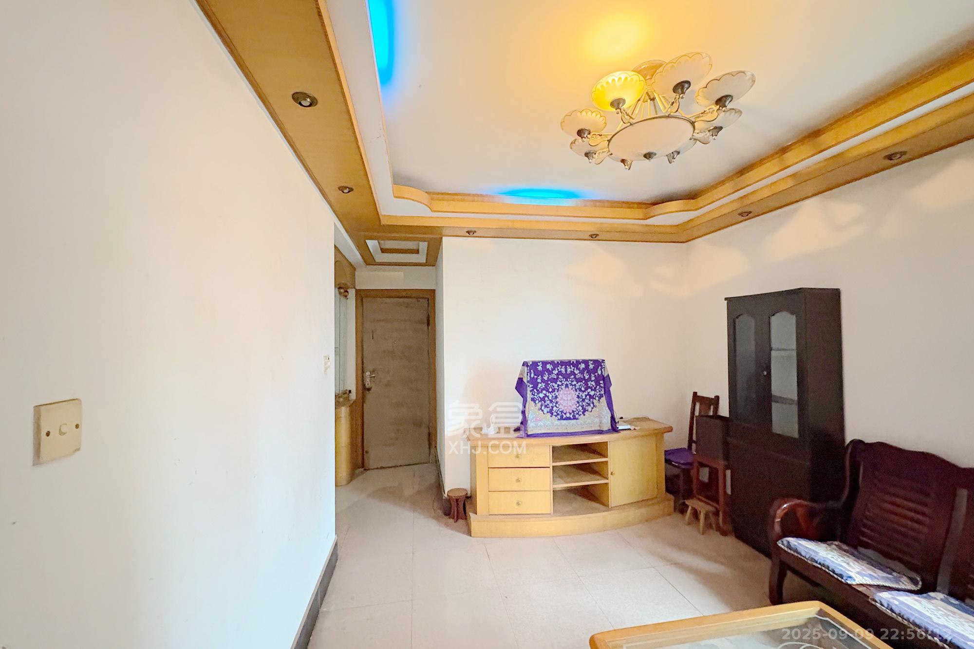 长铁高层  2室2厅1卫    68.0万 长铁高层  2室2厅1卫    68.0万客厅