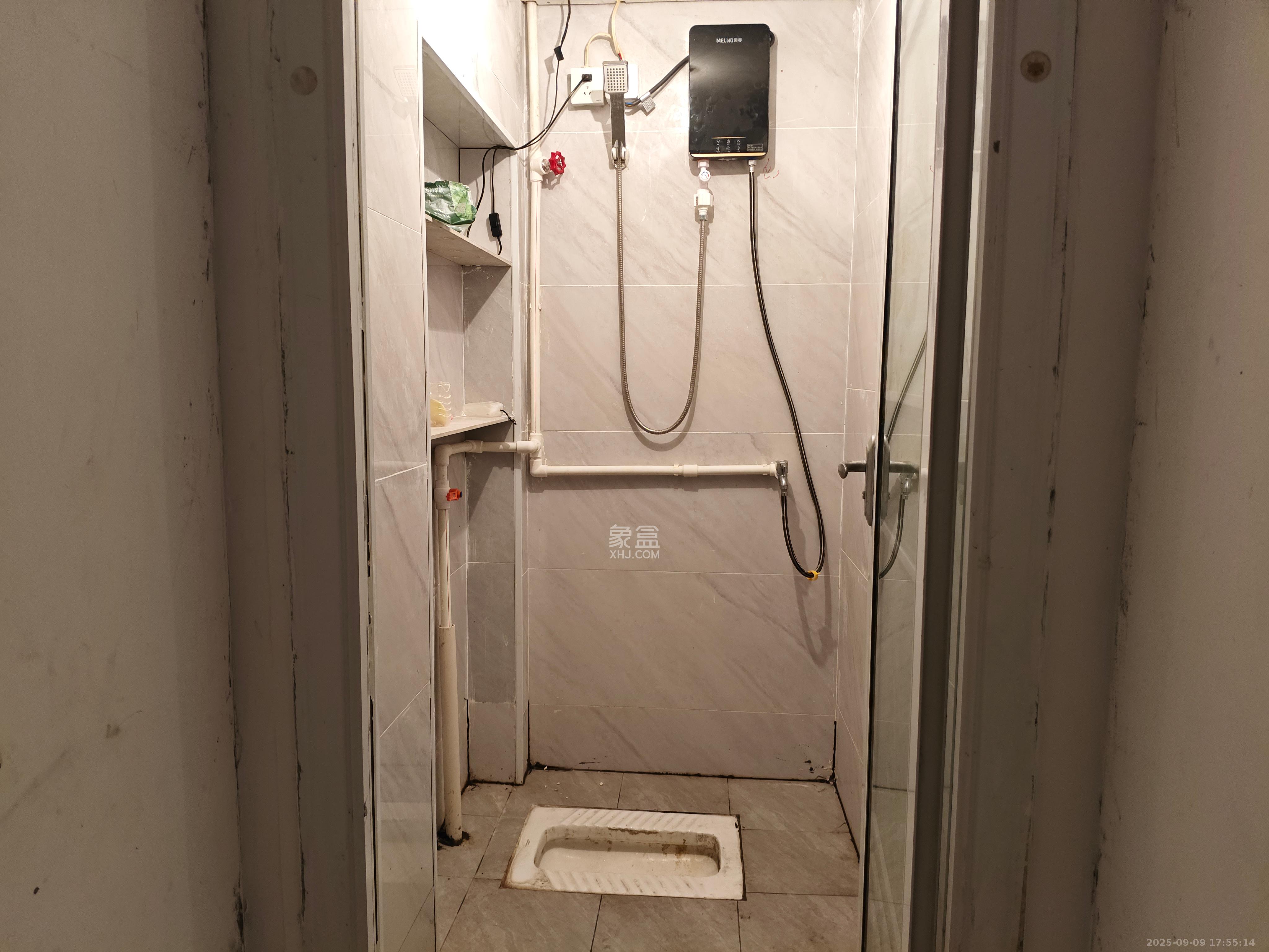 龙蟠小区 1室1厅1卫 900.0元/月 龙蟠小区 1室1厅1卫 900.0元/月室内图