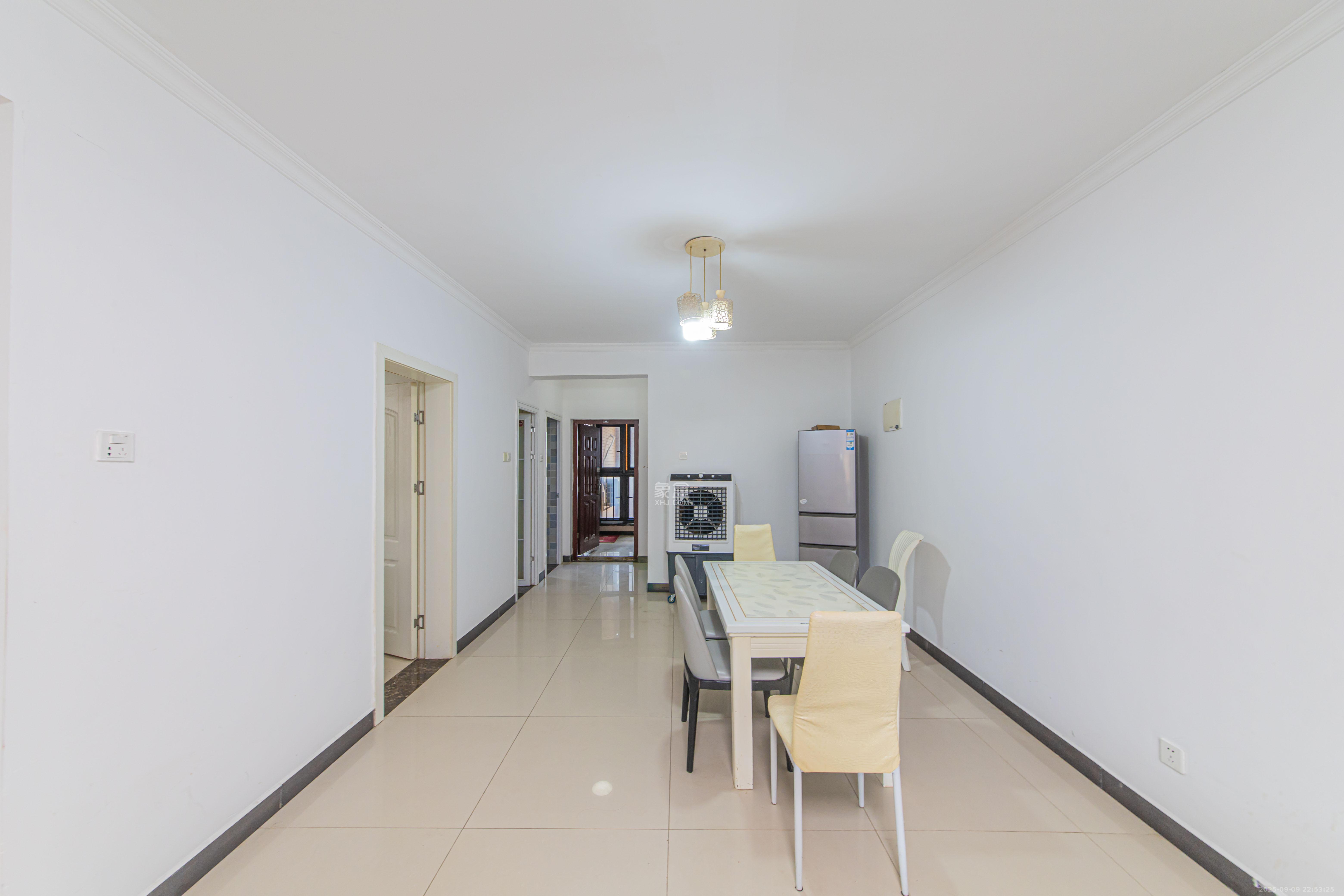 中信凯旋蓝岸(中信新城三期)  3室2厅1卫    79.0万 中信凯旋蓝岸(中信新城三期)  3室2厅1卫    79.0万客厅