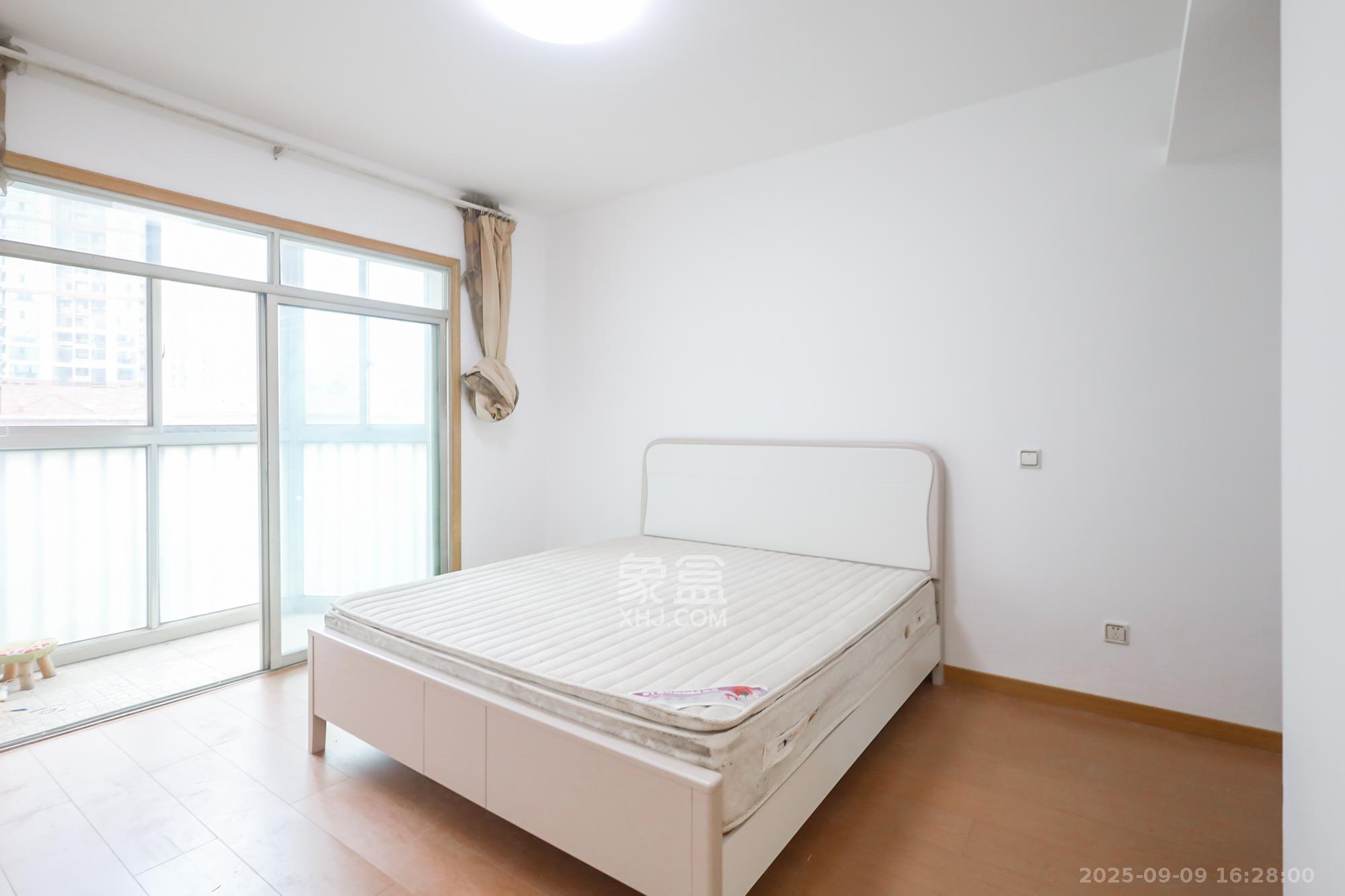 香海西岸  3室2厅2卫    130.0万 香海西岸  3室2厅2卫    130.0万卧室