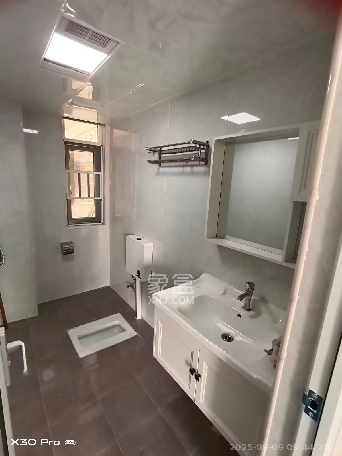 和悦城(蟠龙景苑) 3室2厅1卫 2000.0元/月 和悦城(蟠龙景苑) 3室2厅1卫 2000.0元/月室内图