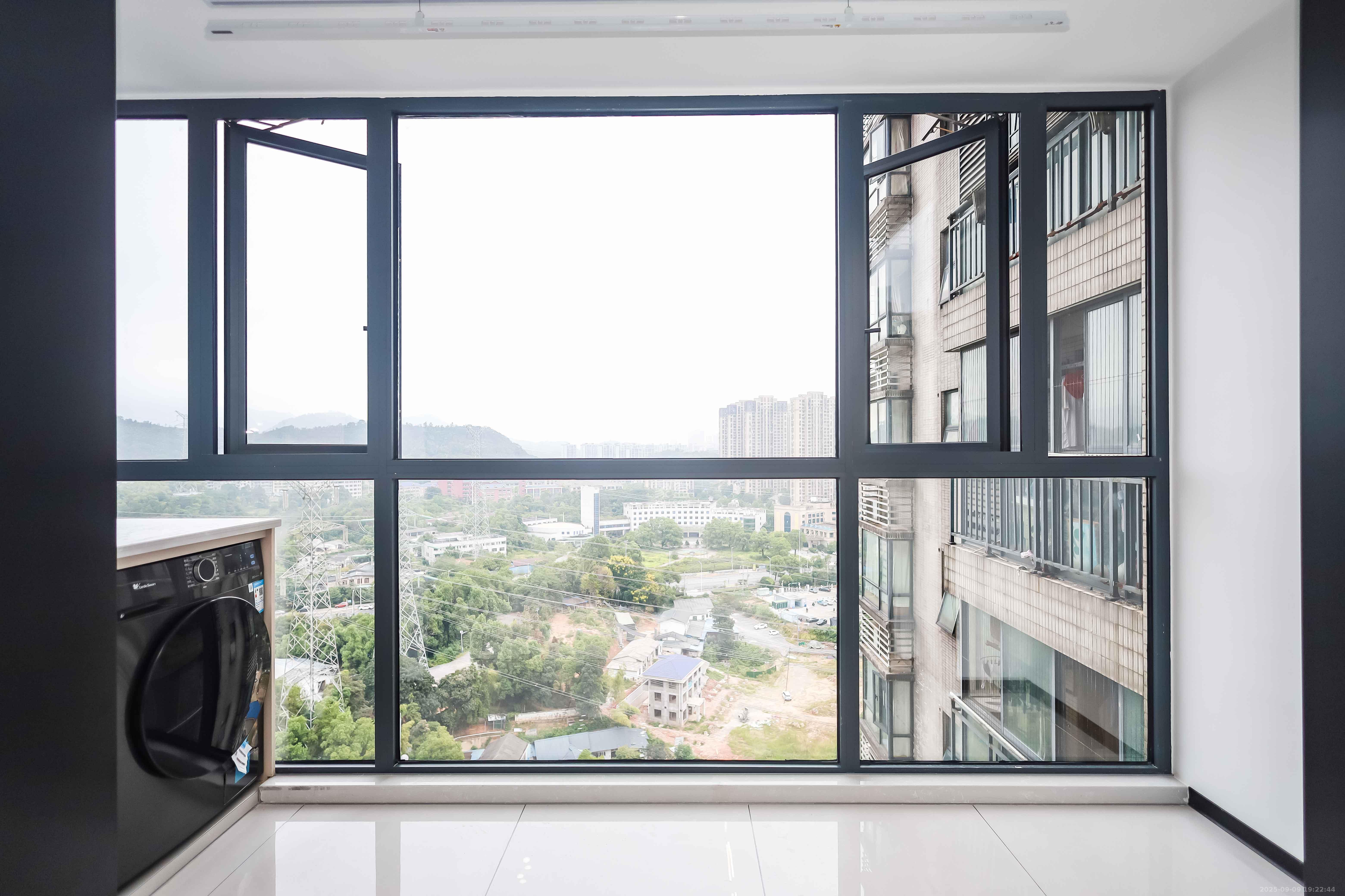 莱茵城 3室2厅2卫 89.8万 莱茵城 3室2厅2卫 89.8万阳台