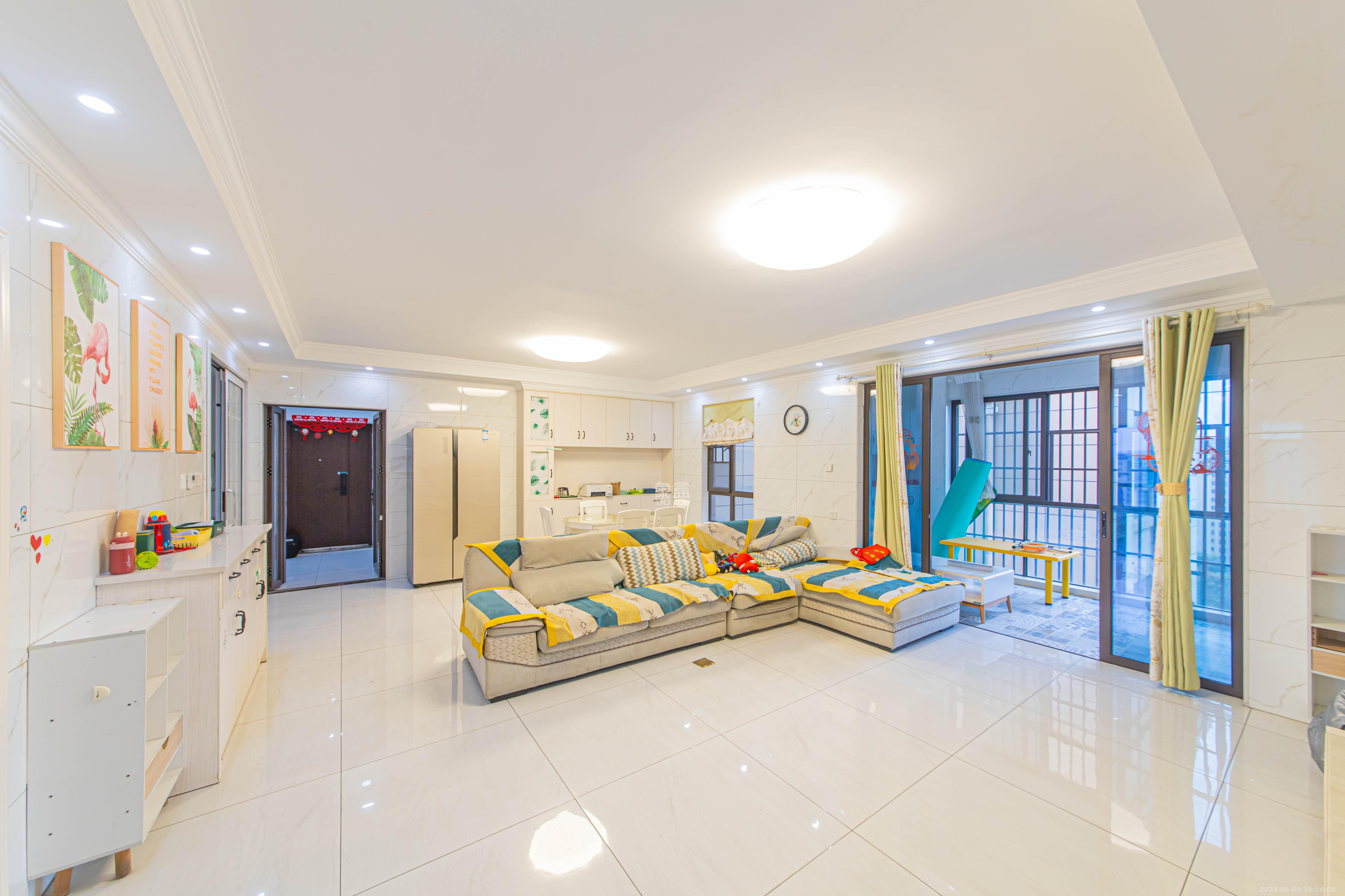 鑫远悦城（鑫远悦时代）  4室2厅2卫    117.0万客厅