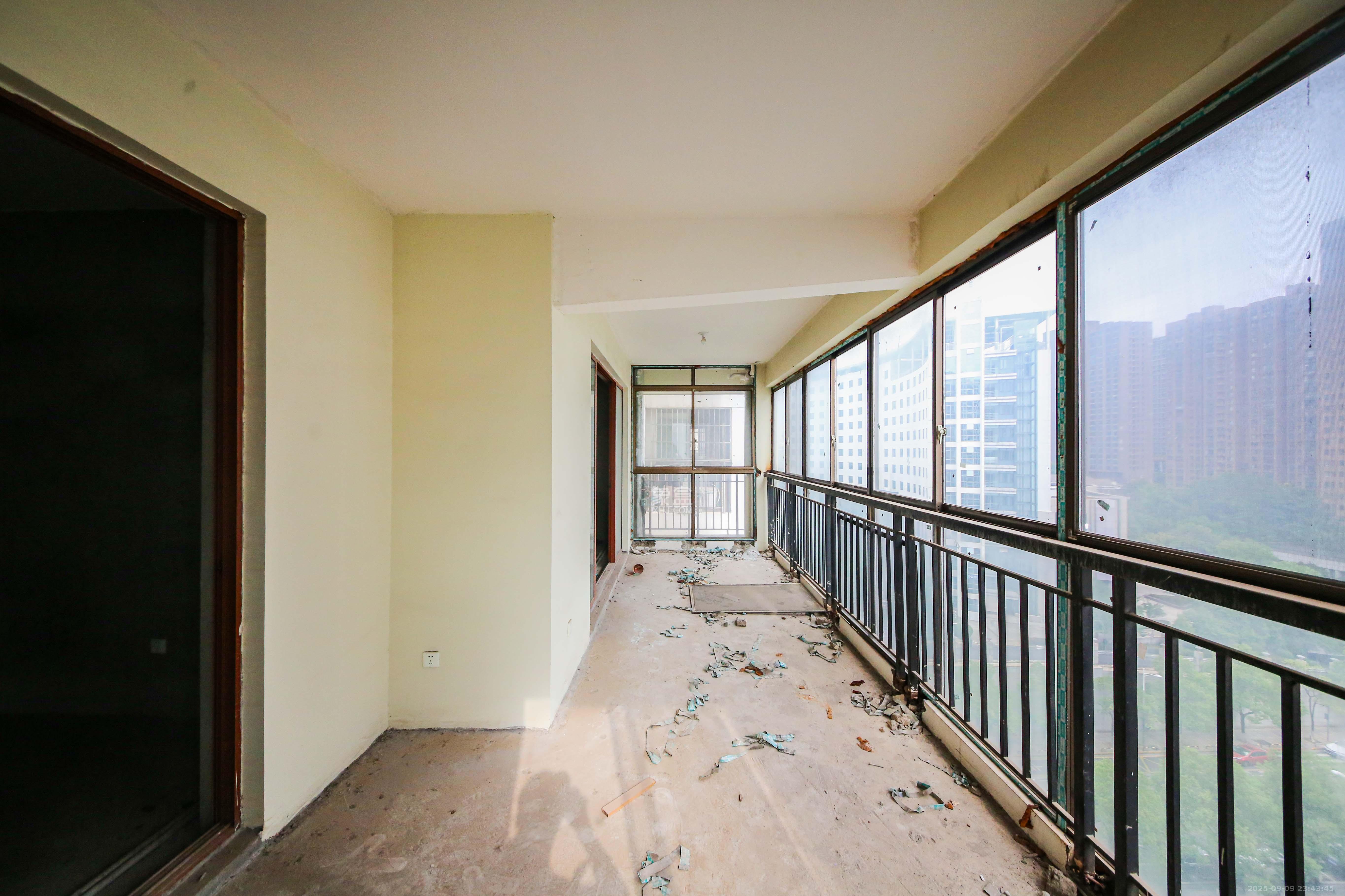 银杏嘉园  4室2厅1卫    200.0万 银杏嘉园  4室2厅1卫    200.0万阳台