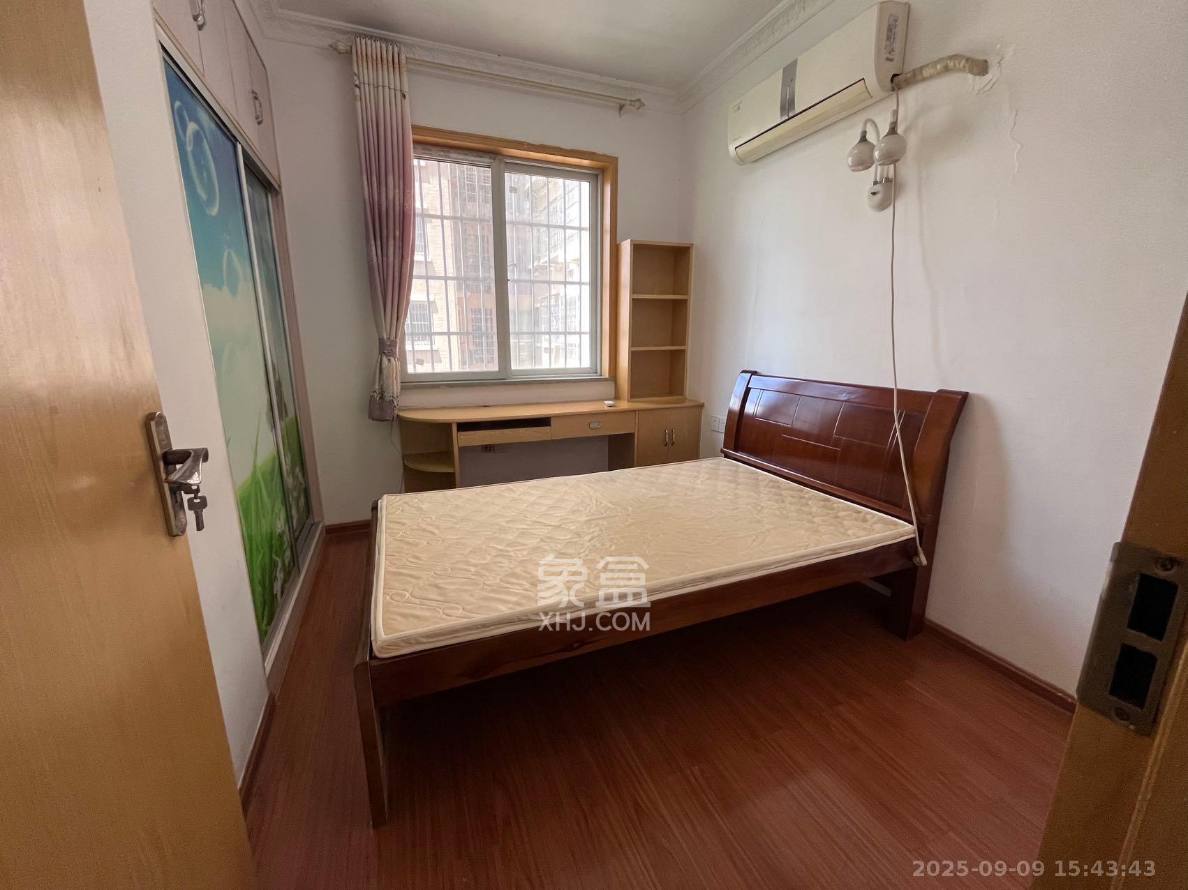 和润园一、二期 3室2厅1卫 1900.0元/月 和润园一、二期 3室2厅1卫 1900.0元/月室内图