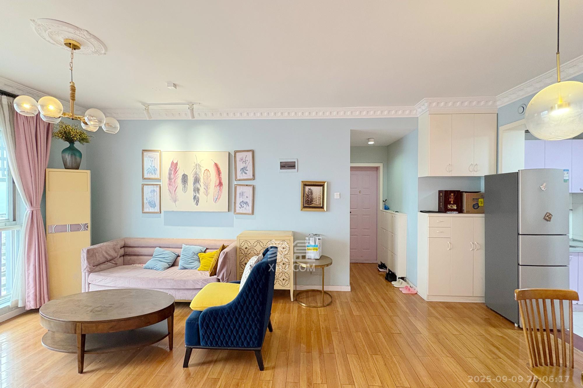 君临国际  3室2厅1卫    158.0万 君临国际  3室2厅1卫    158.0万客厅