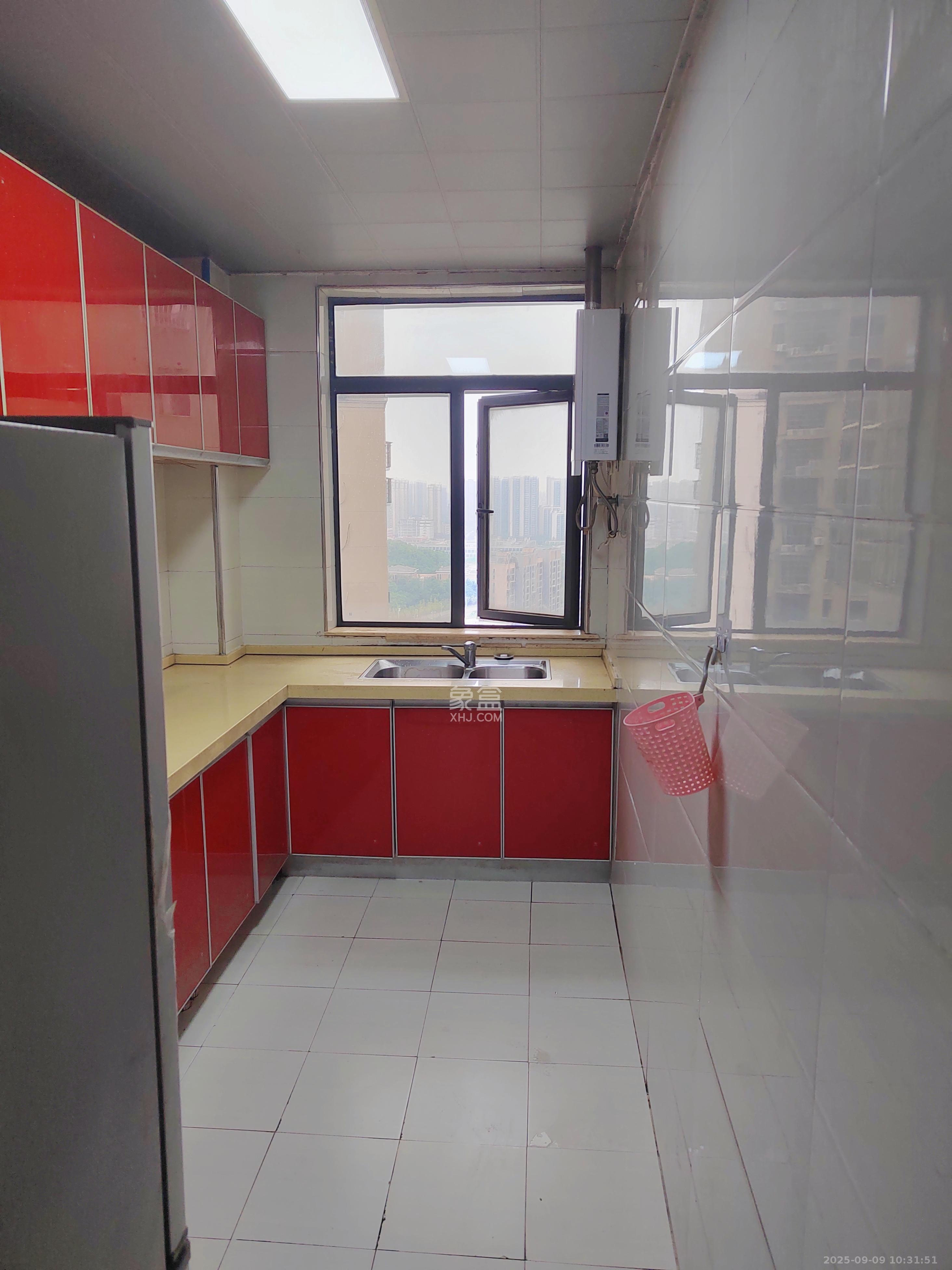 悦湖山  4室2厅2卫    2000.0元/月室内图