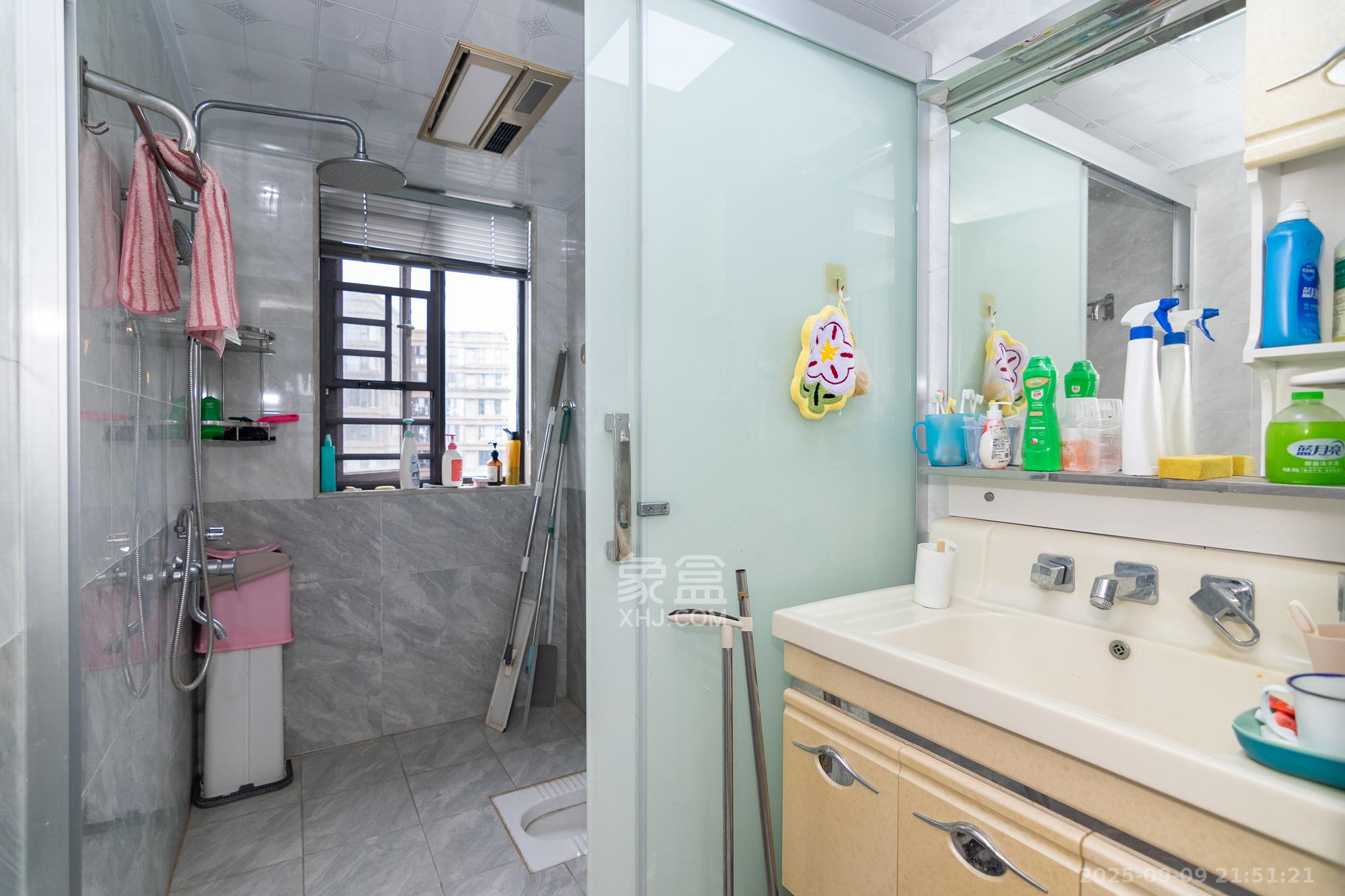 润和紫郡一期  4室2厅2卫    95.0万卫生间