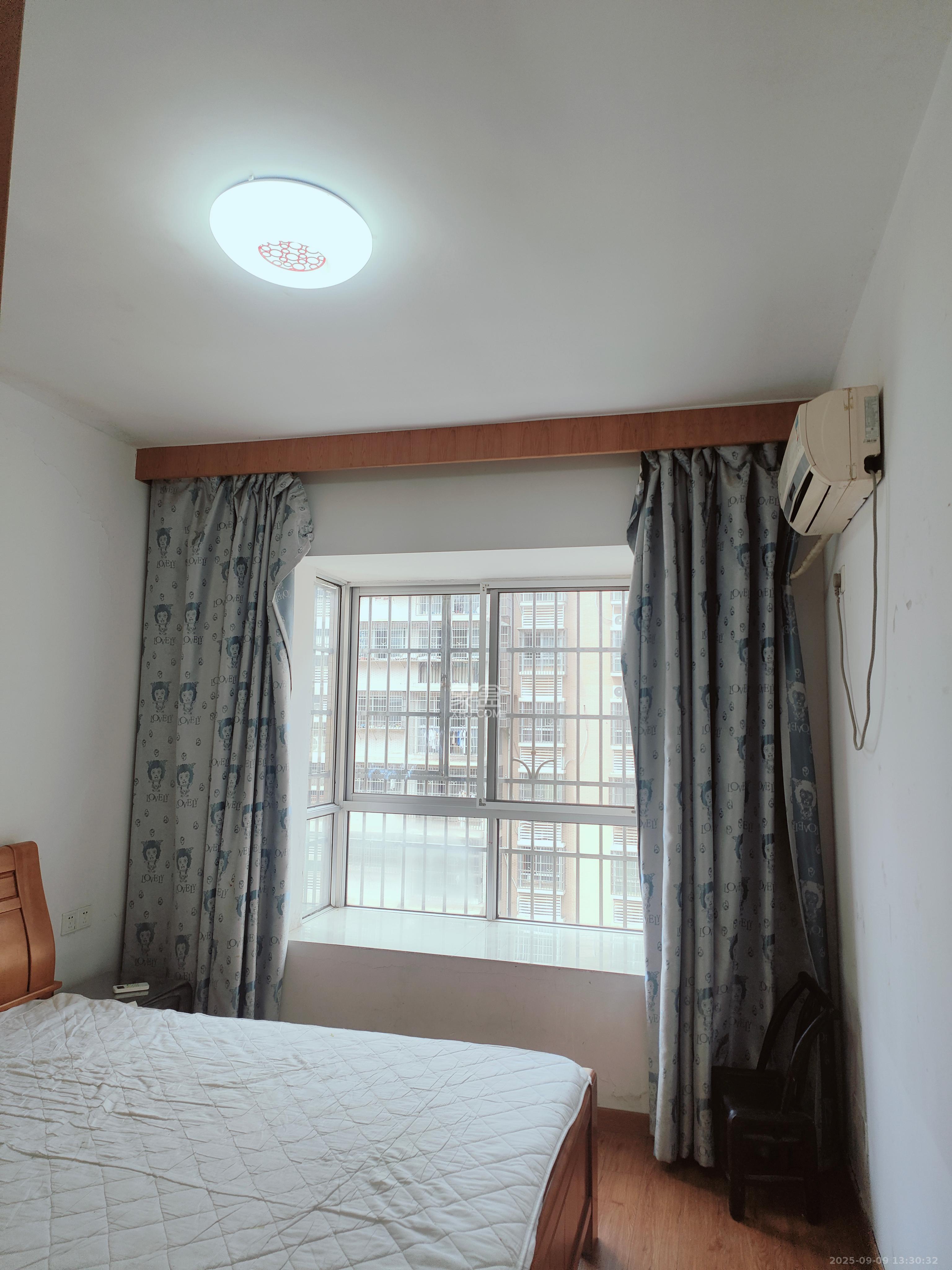 先锋新宇  3室2厅2卫   2200.00元/月室内图