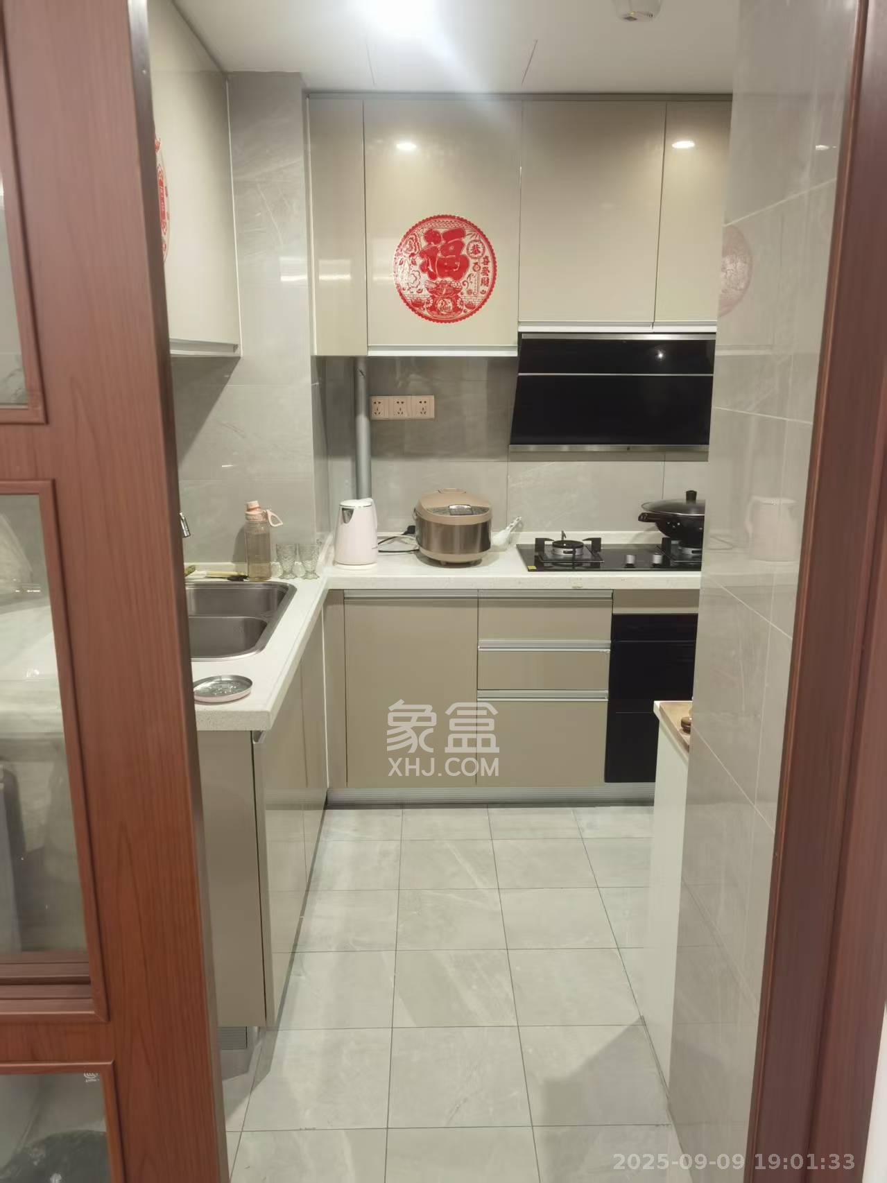 绿地长沙城际空间站(绿地新里佳苑) 3室2厅2卫 3500.0元/月 绿地长沙城际空间站(绿地新里佳苑) 3室2厅2卫 3500.0元/月室内图