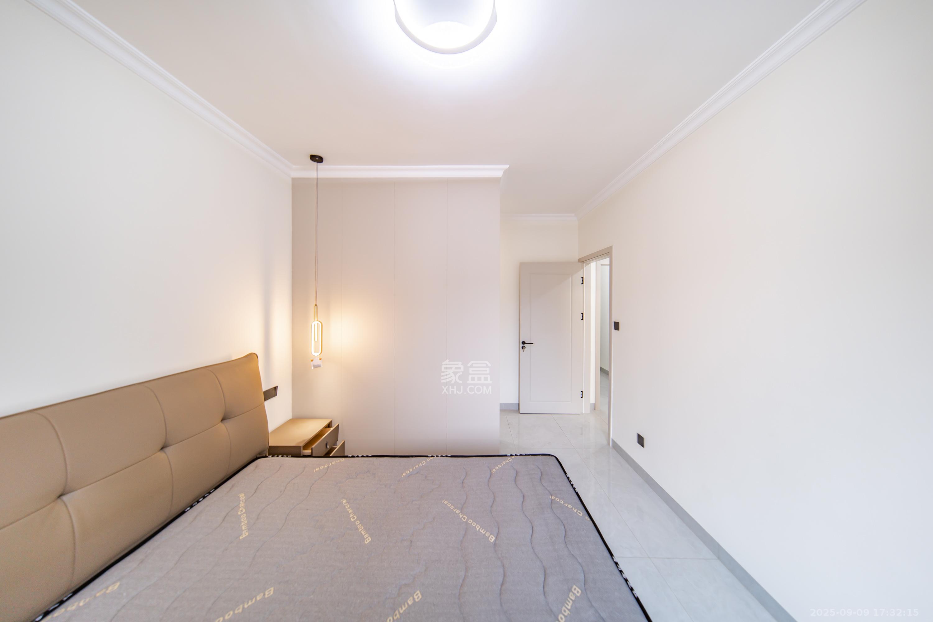 蓝光雍锦半岛 2室1厅1卫 128.0万 蓝光雍锦半岛 2室1厅1卫 128.0万卧室