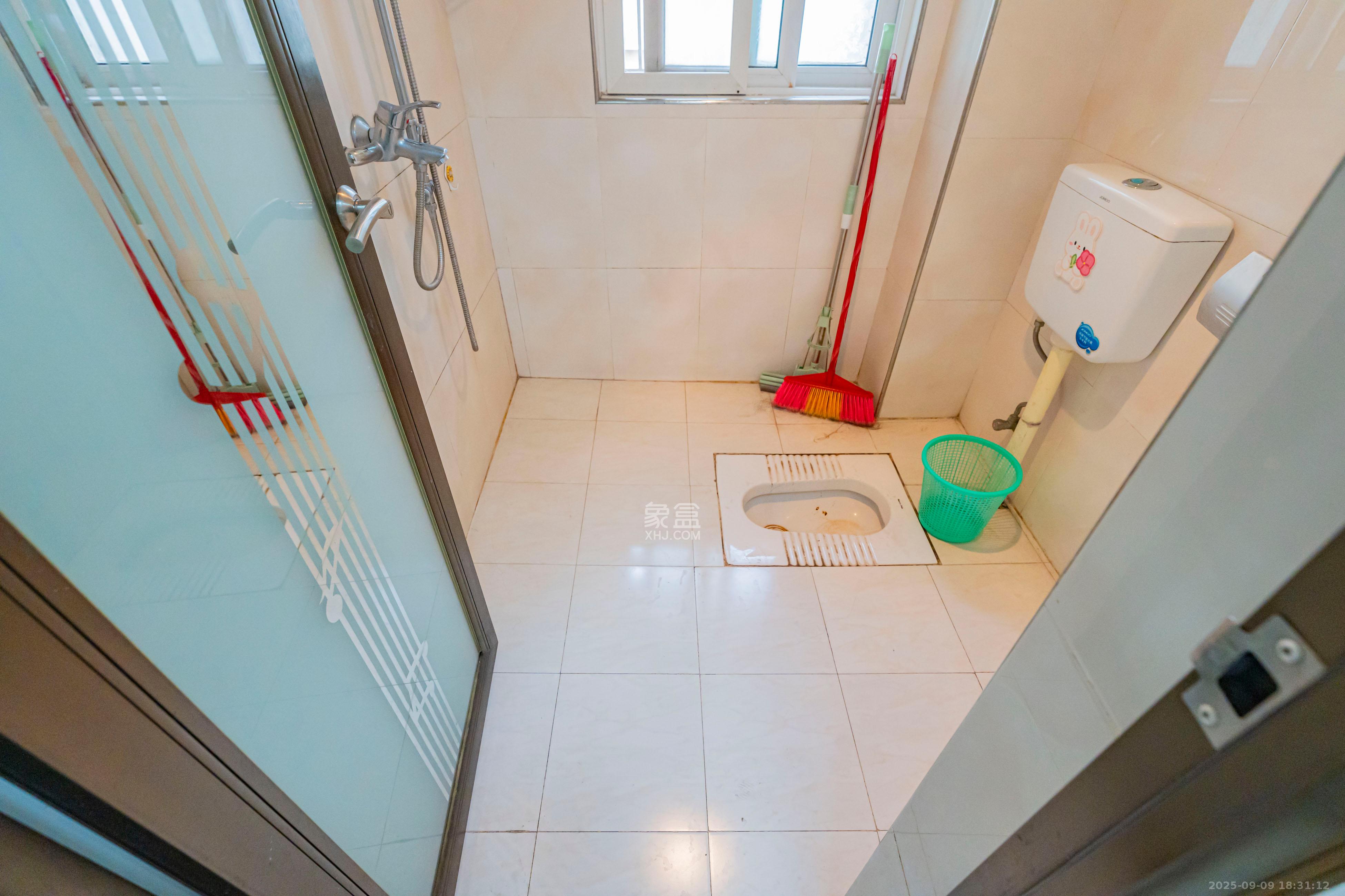 月湖兰庭  3室2厅2卫    100.0万卫生间