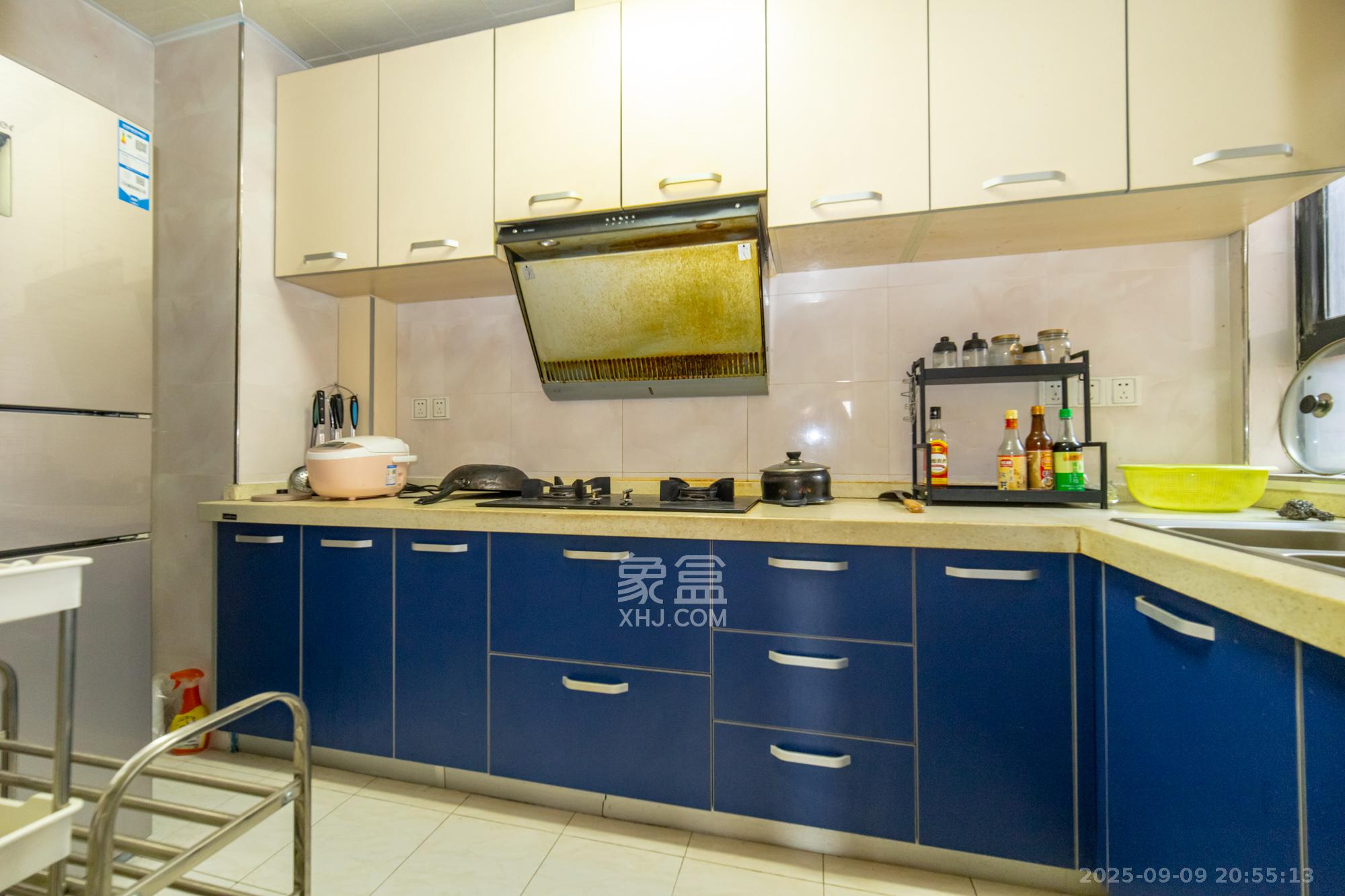 三一街区  3室2厅1卫    68.0万厨房