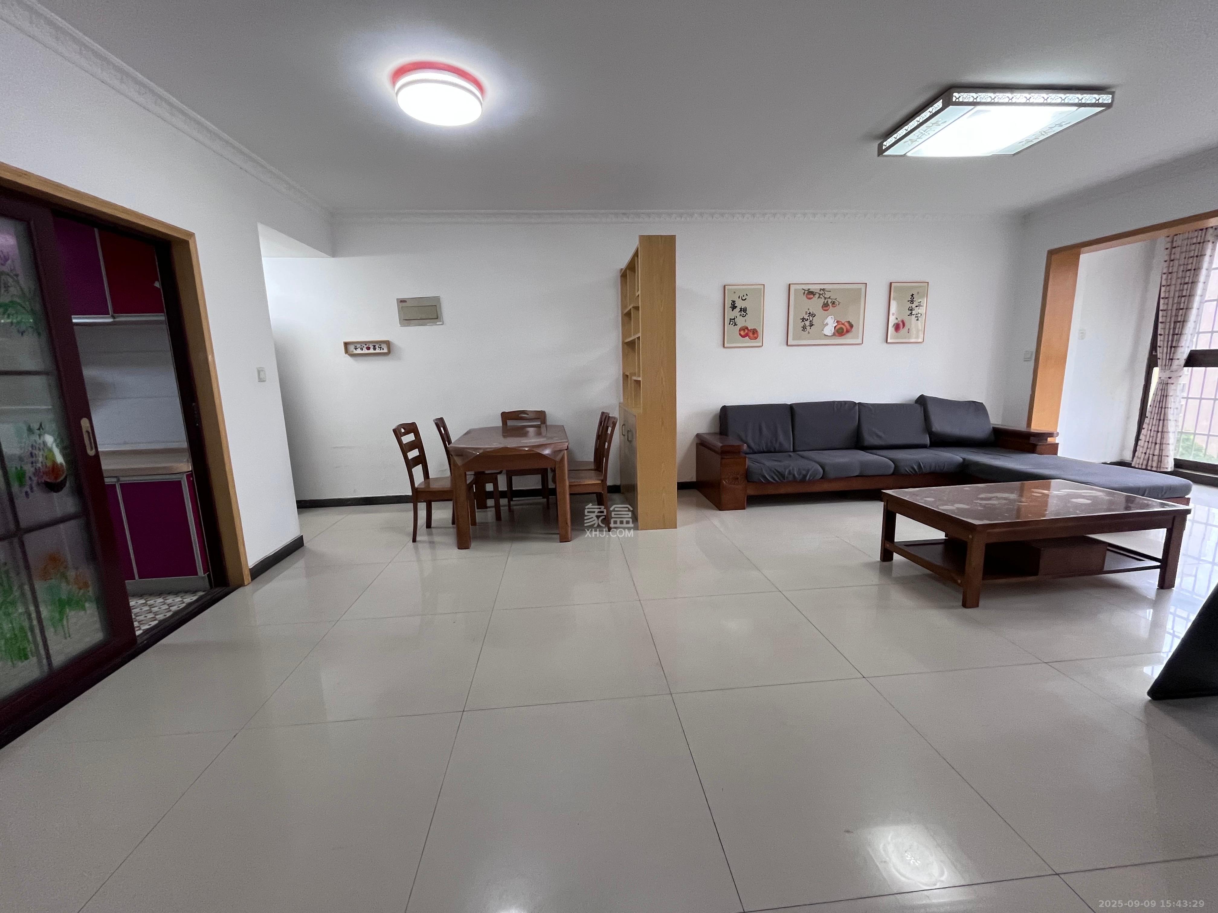 和润园一、二期 3室2厅1卫 1900.0元/月 和润园一、二期 3室2厅1卫 1900.0元/月室内图