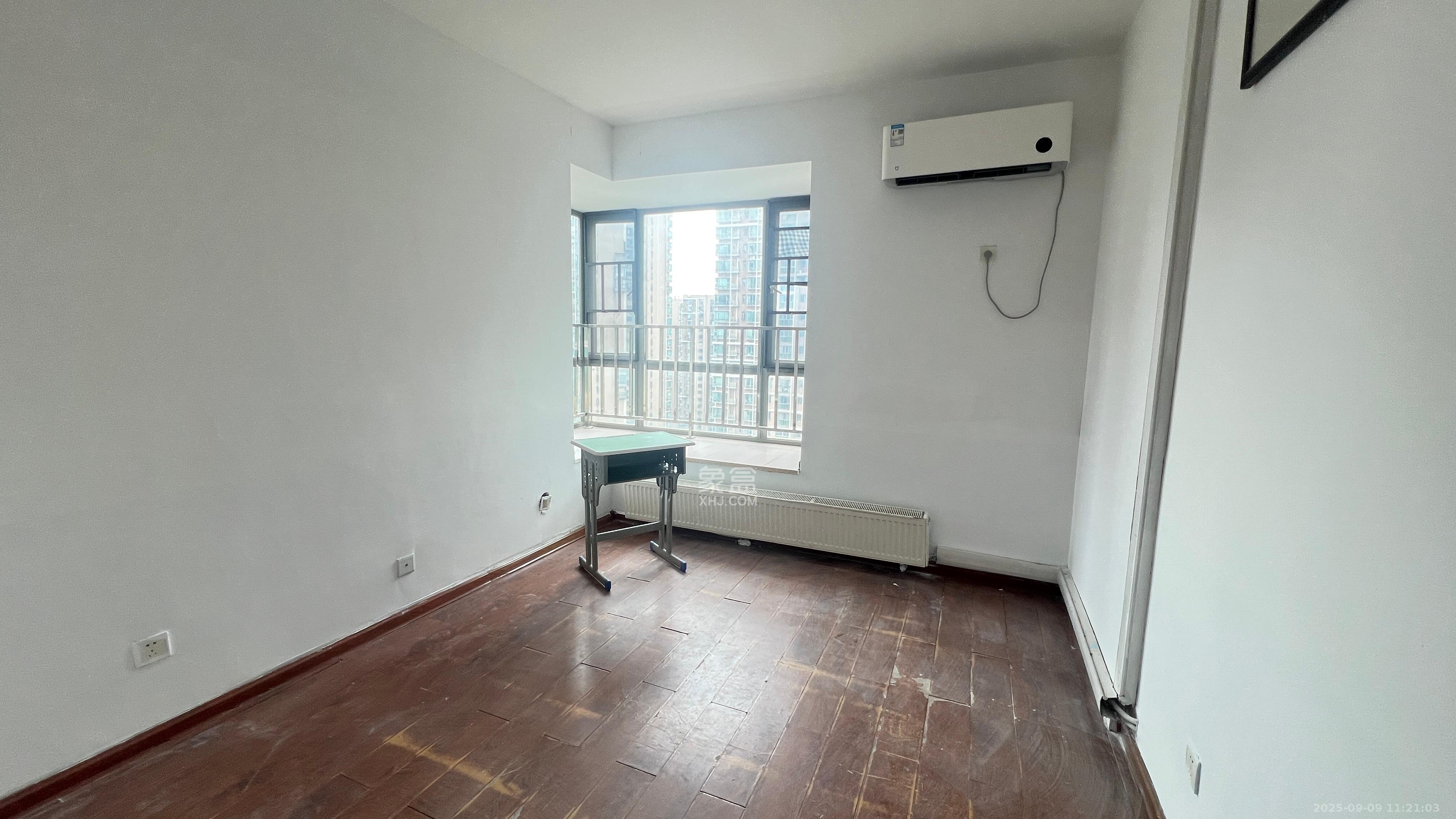 新城新世界一二三期  2室2厅1卫    2300.0元/月室内图