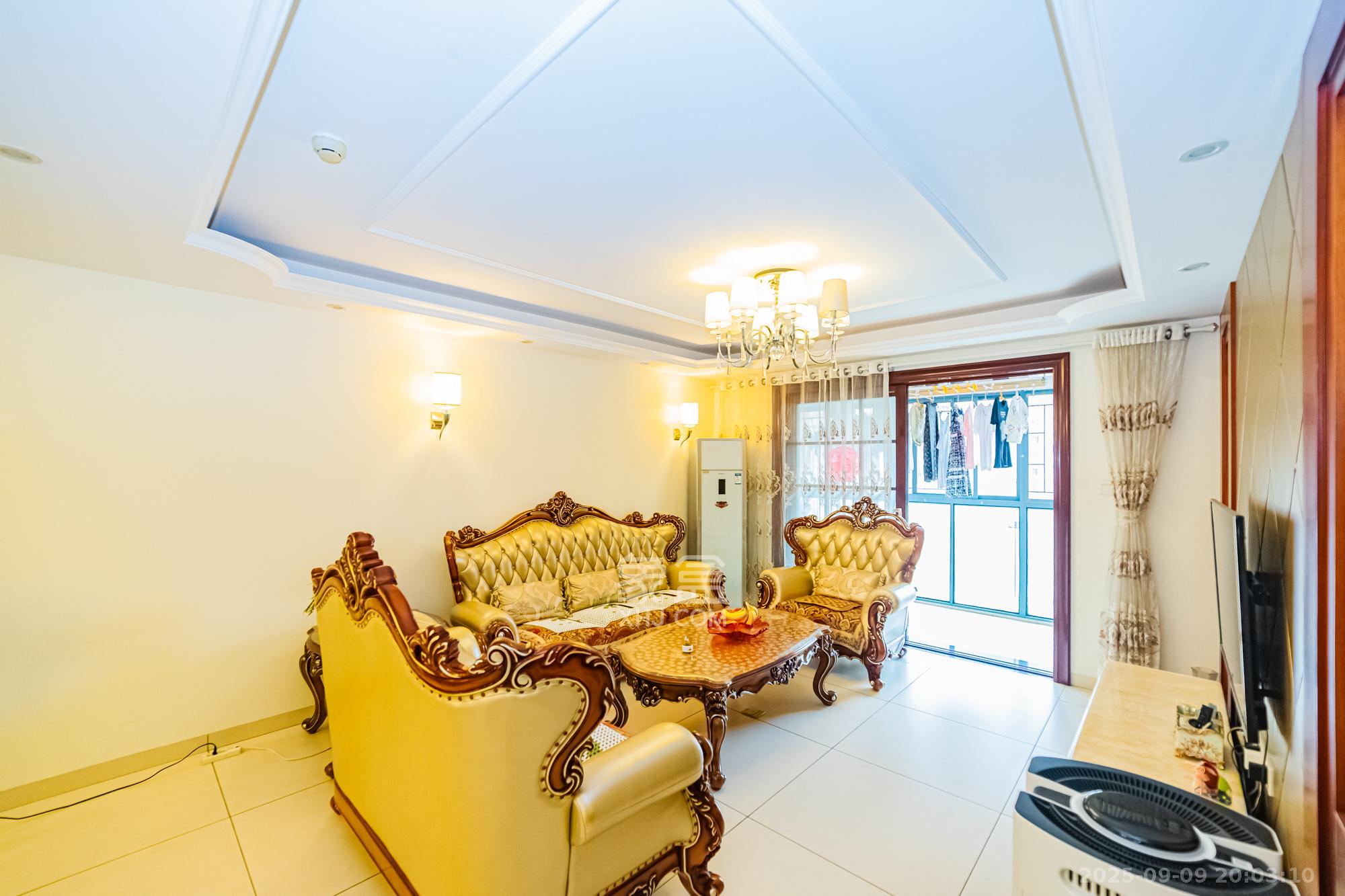 北辰三角洲E5区  4室2厅2卫    189.8万 北辰三角洲E5区  4室2厅2卫    189.8万客厅