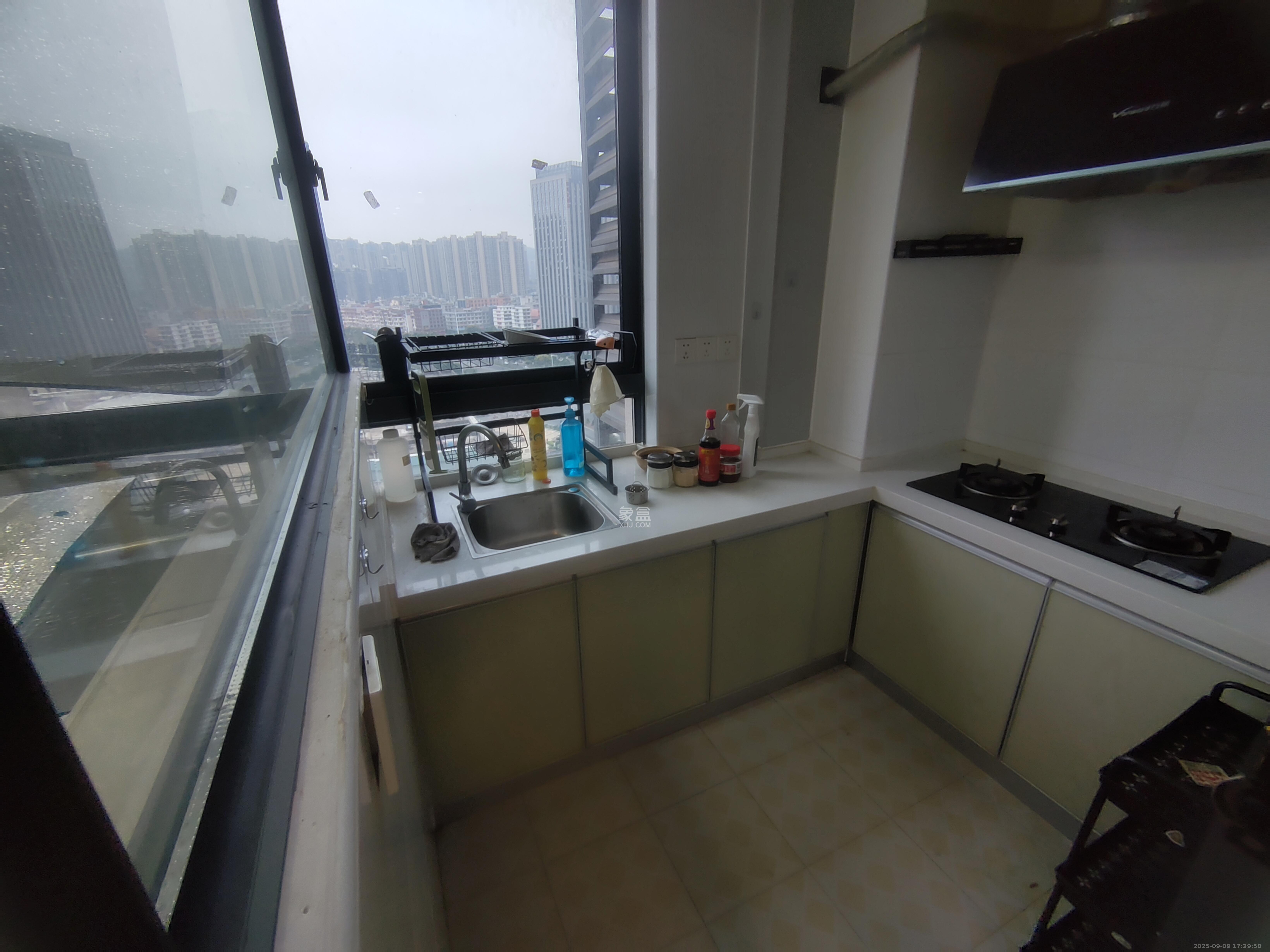 明发国际城  1室1厅1卫    1300.0元/月 明发国际城  1室1厅1卫    1300.0元/月室内图