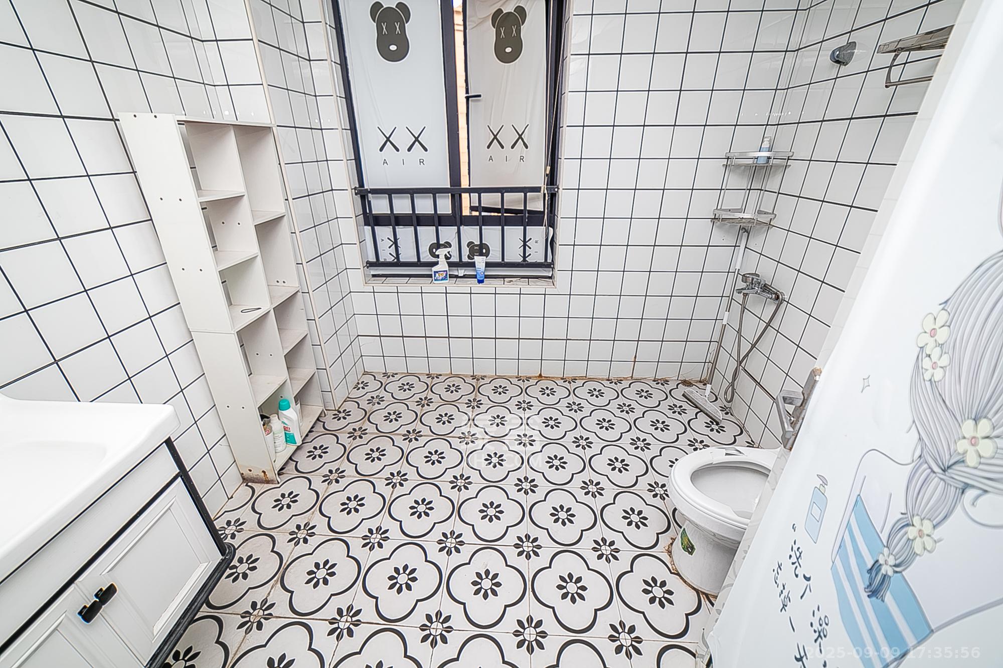 荣悦台 3室2厅2卫 200.0万 荣悦台 3室2厅2卫 200.0万卫生间