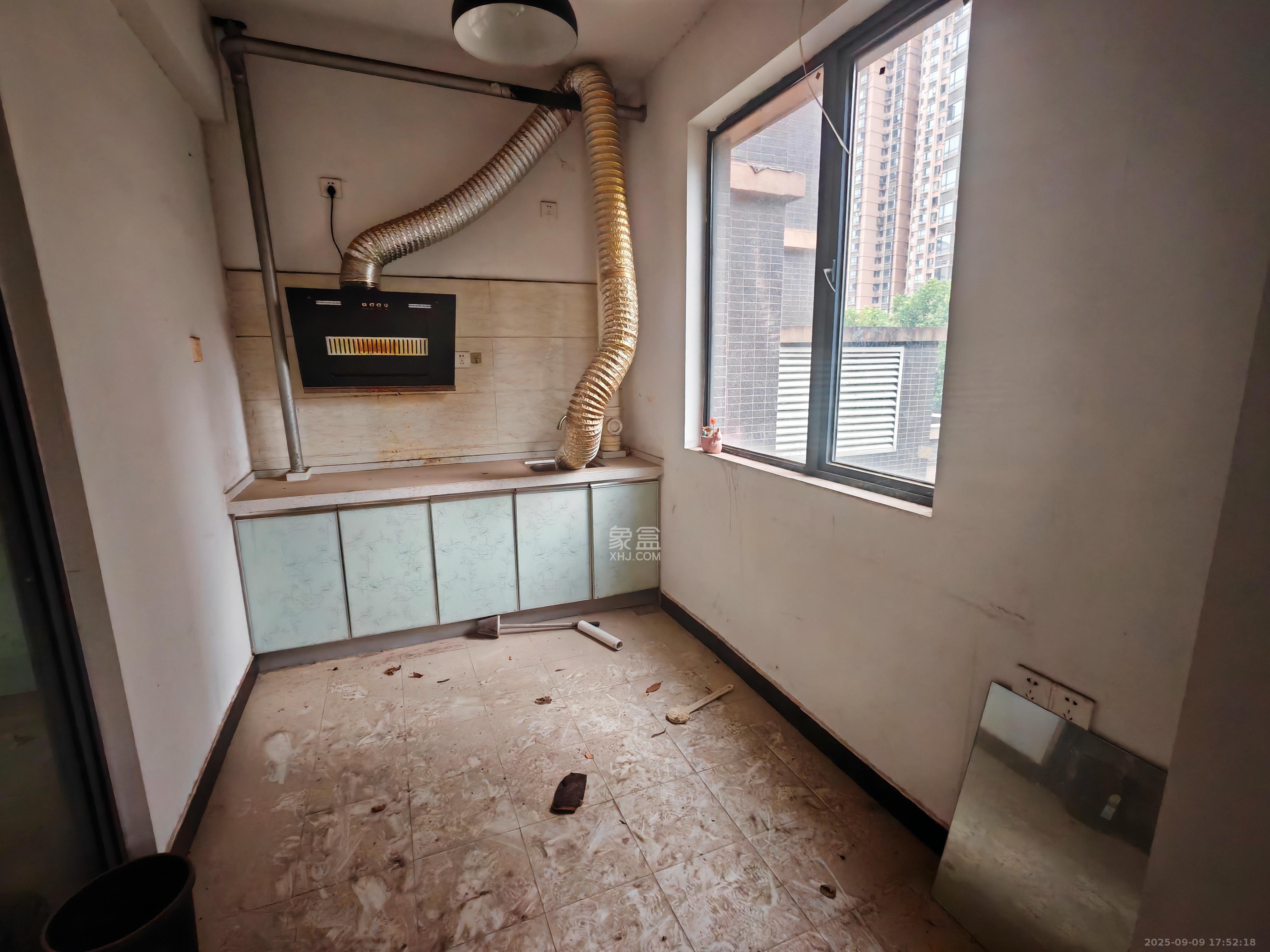 水墨林溪 3室2厅2卫 2200.0元/月 水墨林溪 3室2厅2卫 2200.0元/月室内图