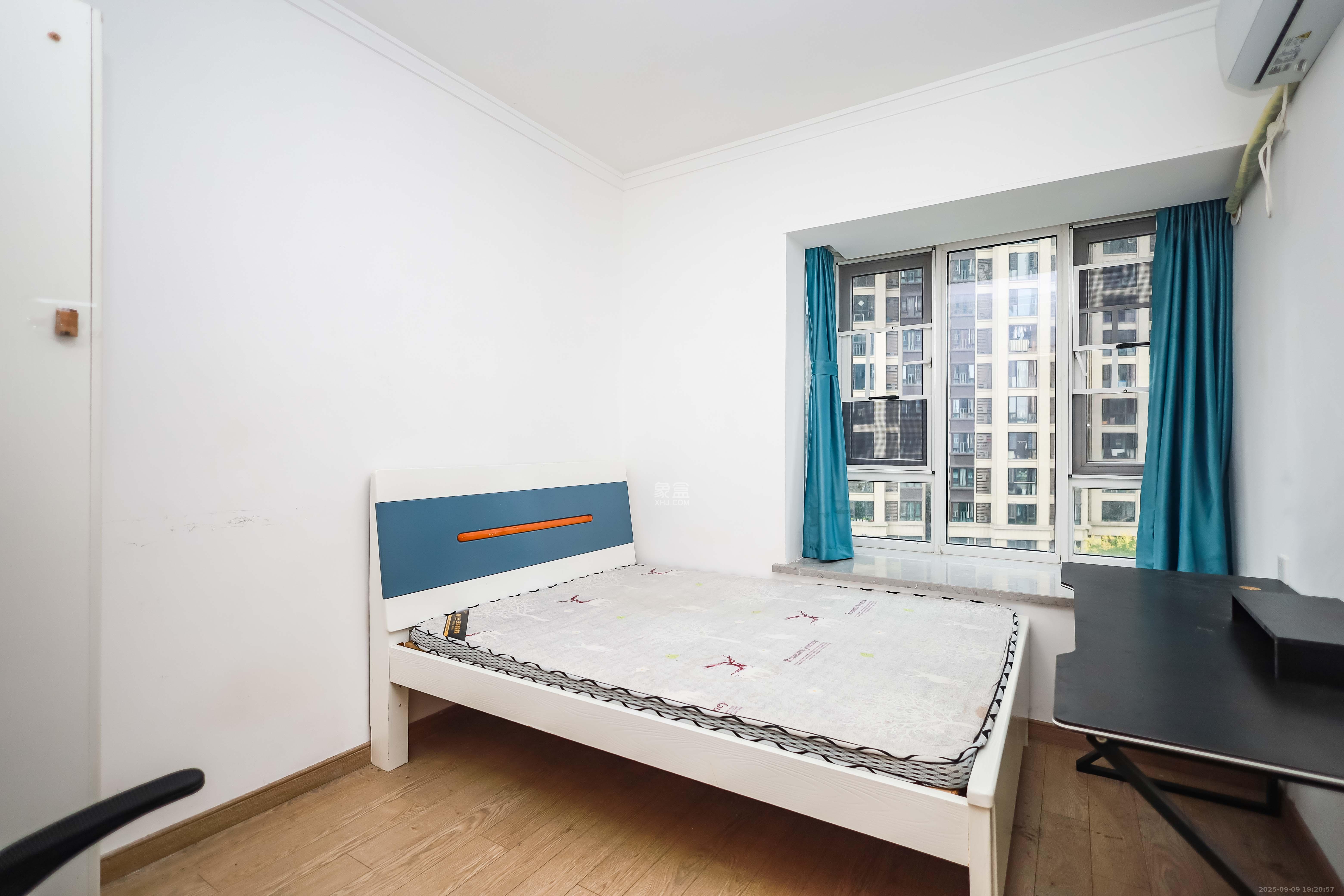 金地中交麓谷香颂(金地中交雅苑)  3室2厅2卫    116.0万 金地中交麓谷香颂(金地中交雅苑)  3室2厅2卫    116.0万卧室