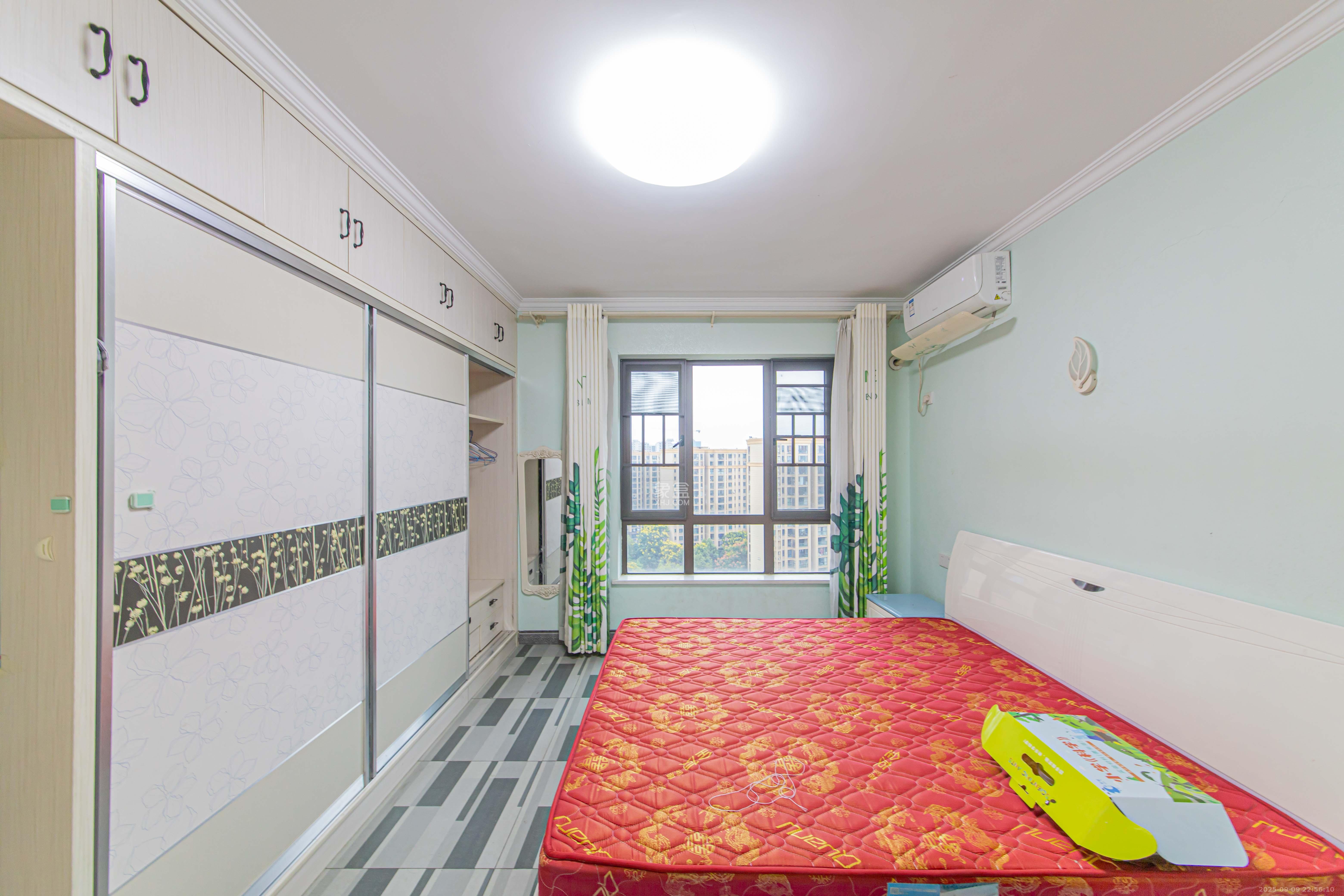 鑫远悦城（鑫远悦时代）  4室2厅2卫    117.0万卧室