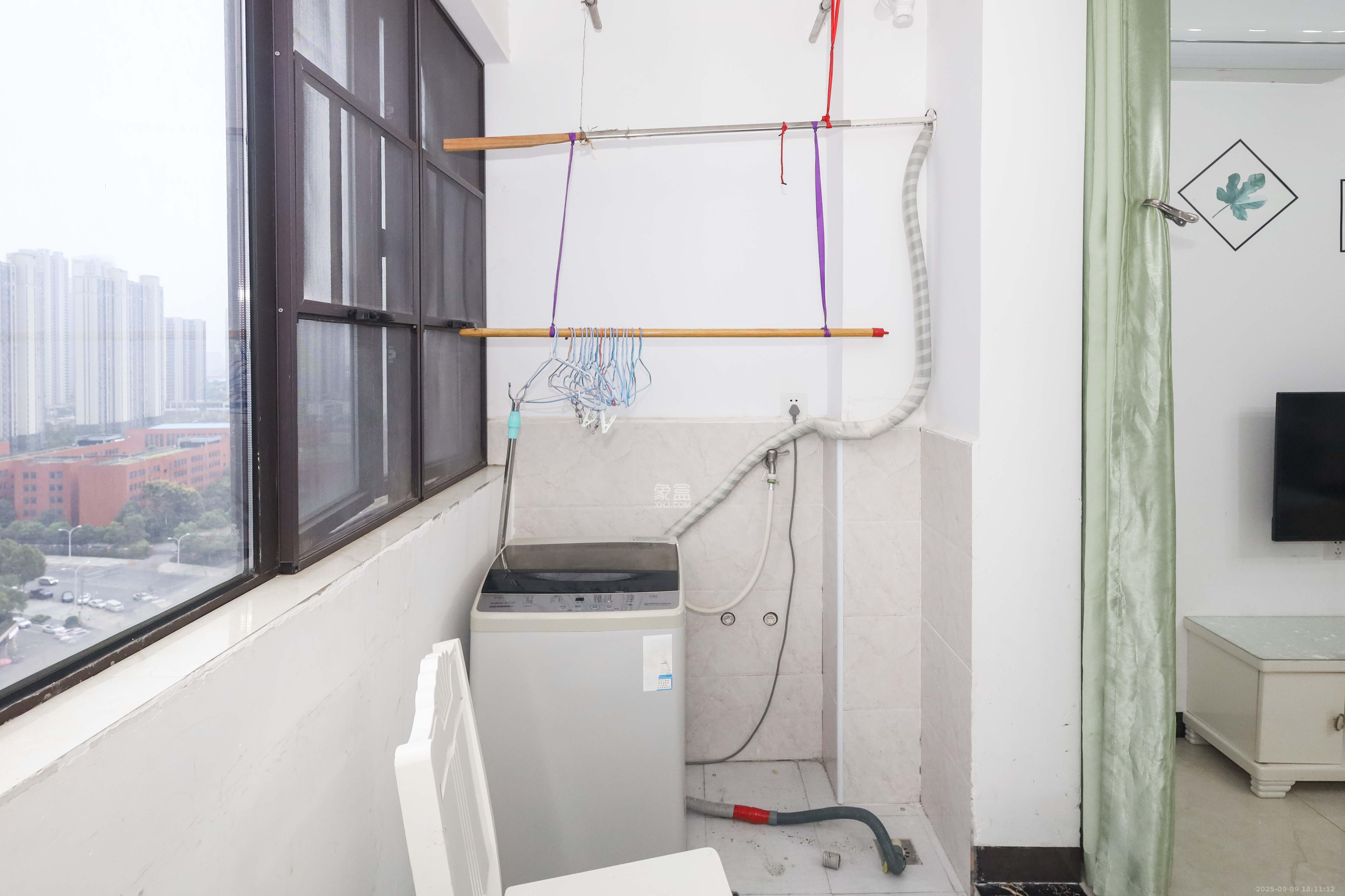 中国铁建梅溪青秀二期  3室2厅2卫    108.0万阳台