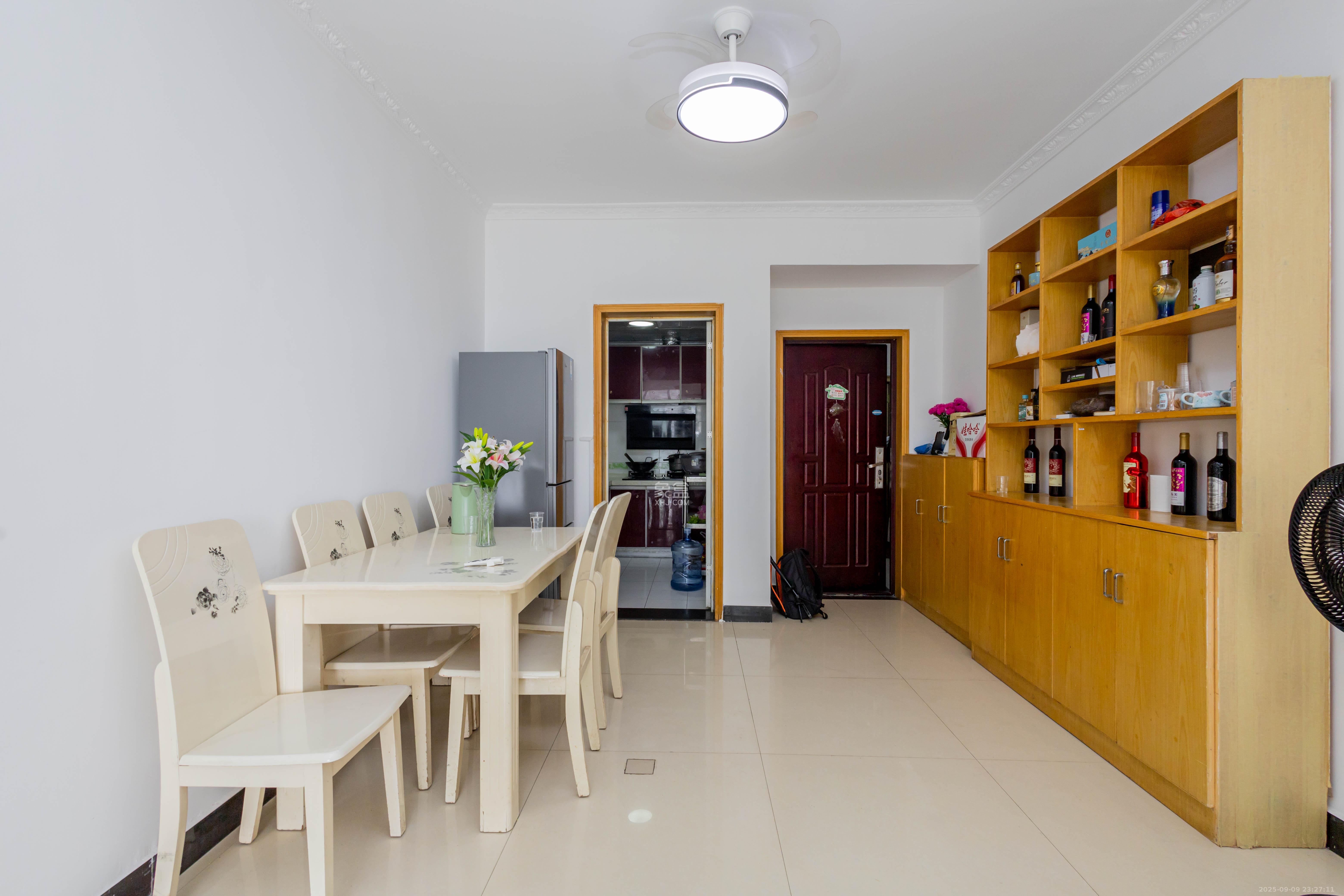 丁家高层公寓(领尚公寓)  3室2厅1卫    38.0万 丁家高层公寓(领尚公寓)  3室2厅1卫    38.0万客厅